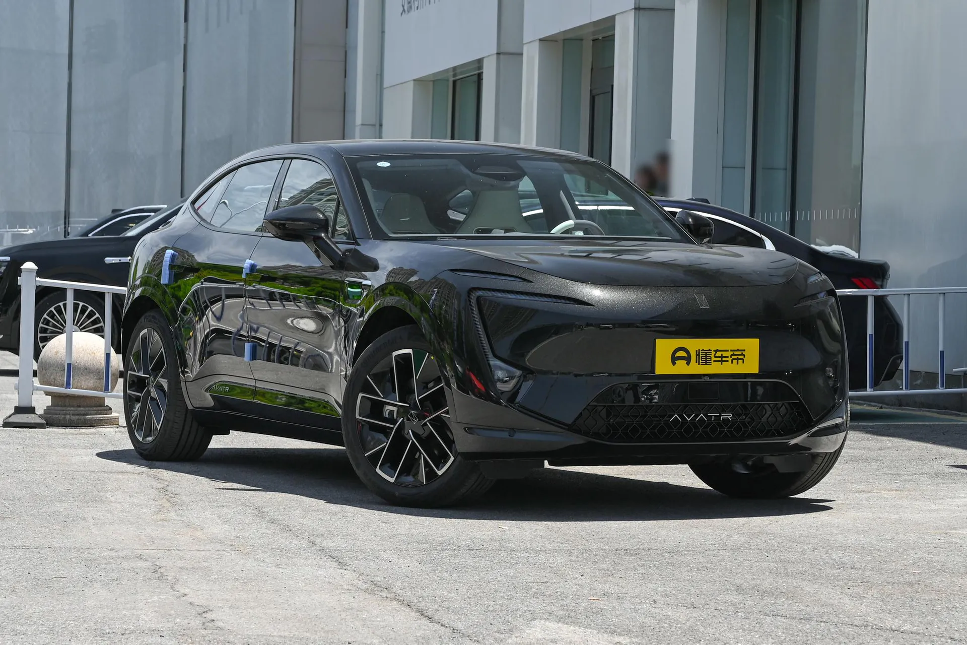  11 Max AWD EV