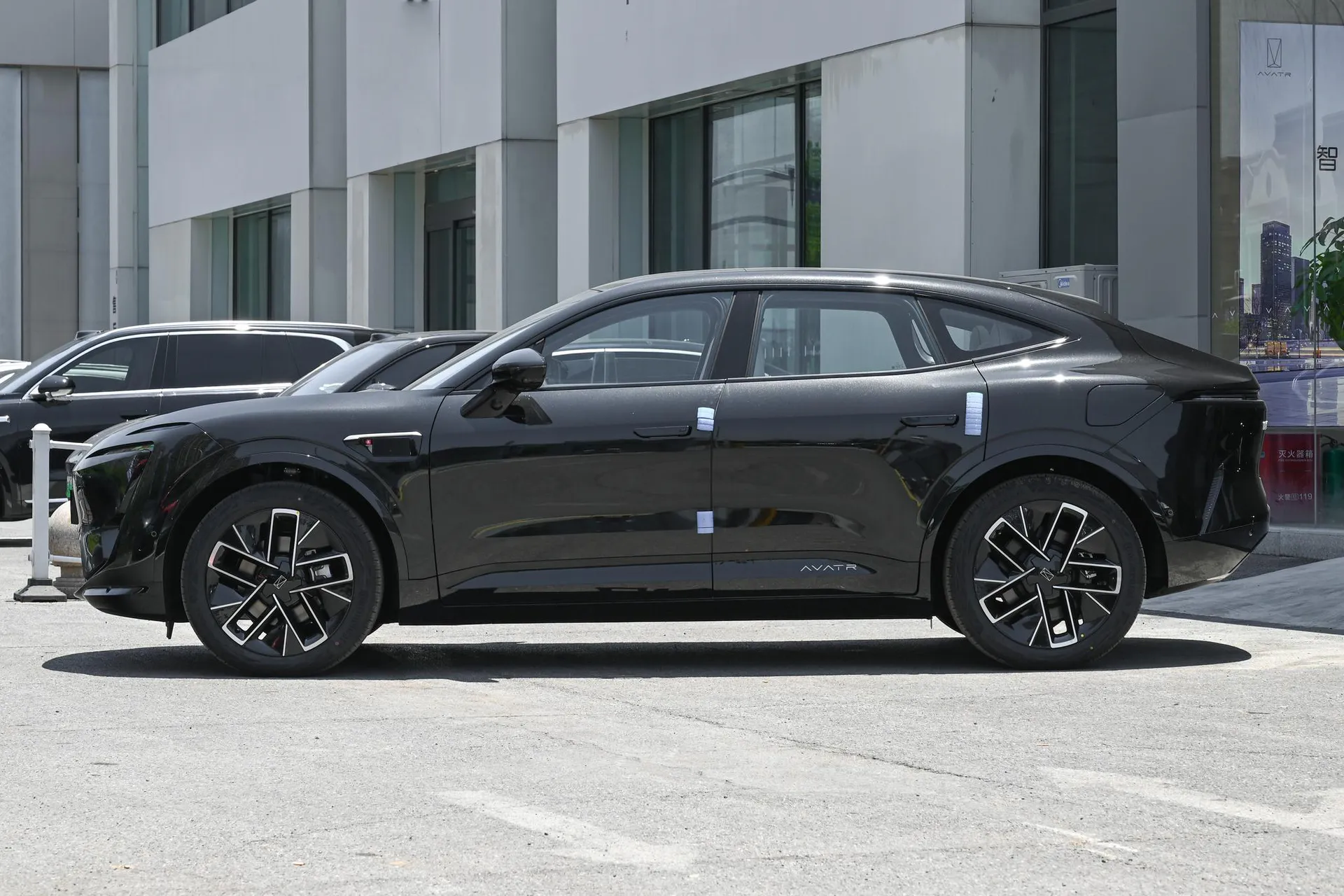  11 Max AWD EV