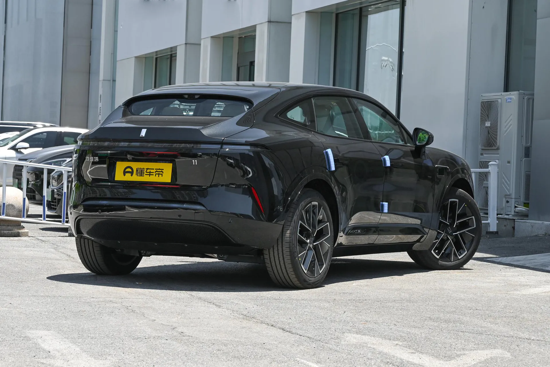  11 Max AWD EV