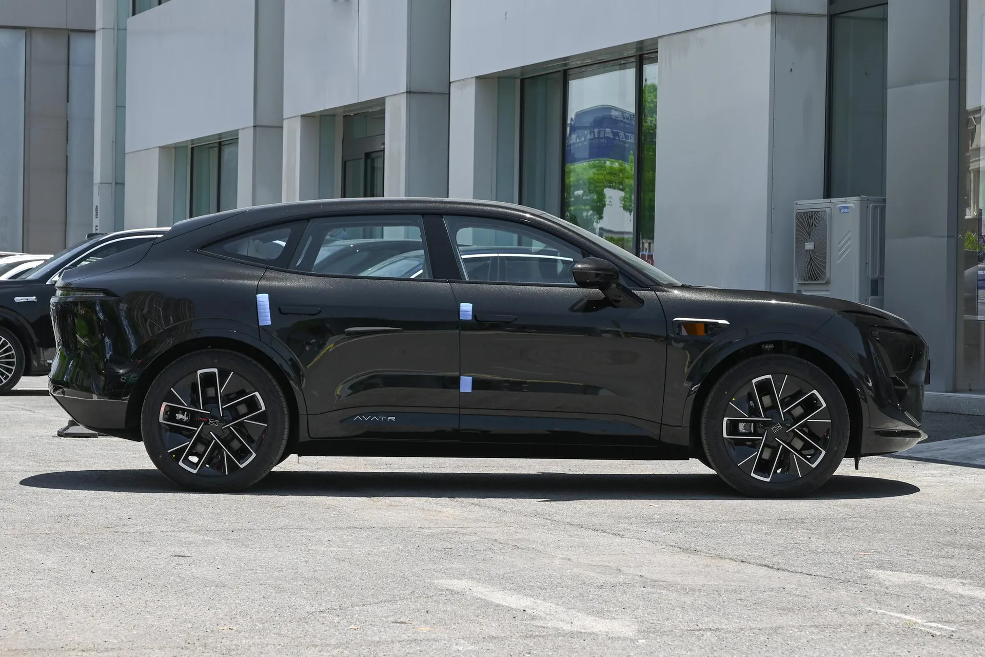  11 Max AWD EV