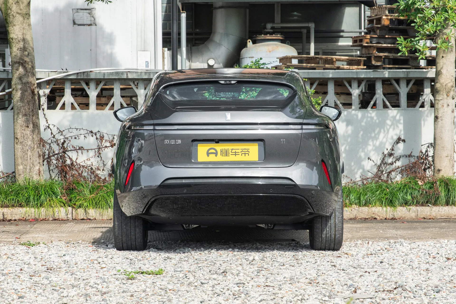  11 Max AWD EV