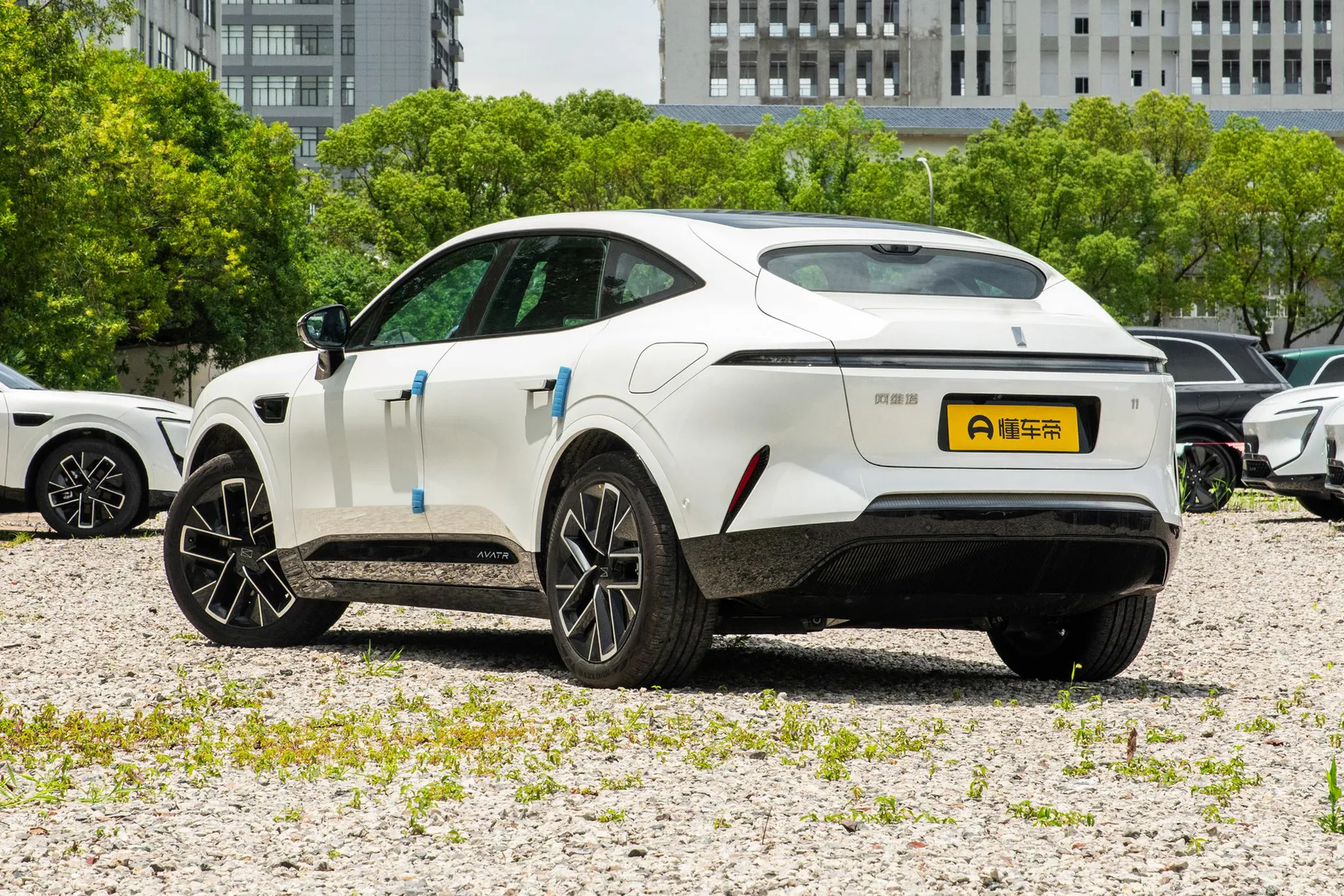  11 Max AWD EV