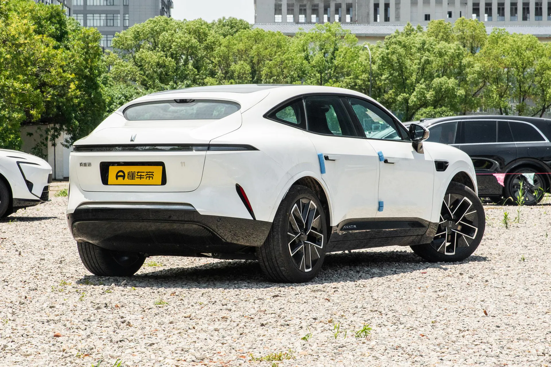  11 Max AWD EV