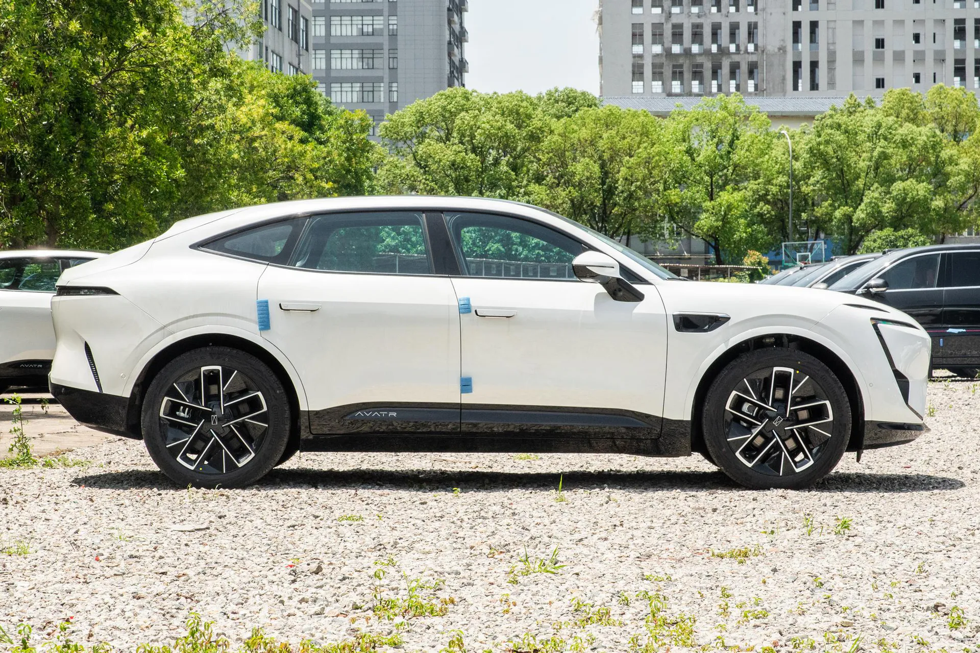  11 Max AWD EV