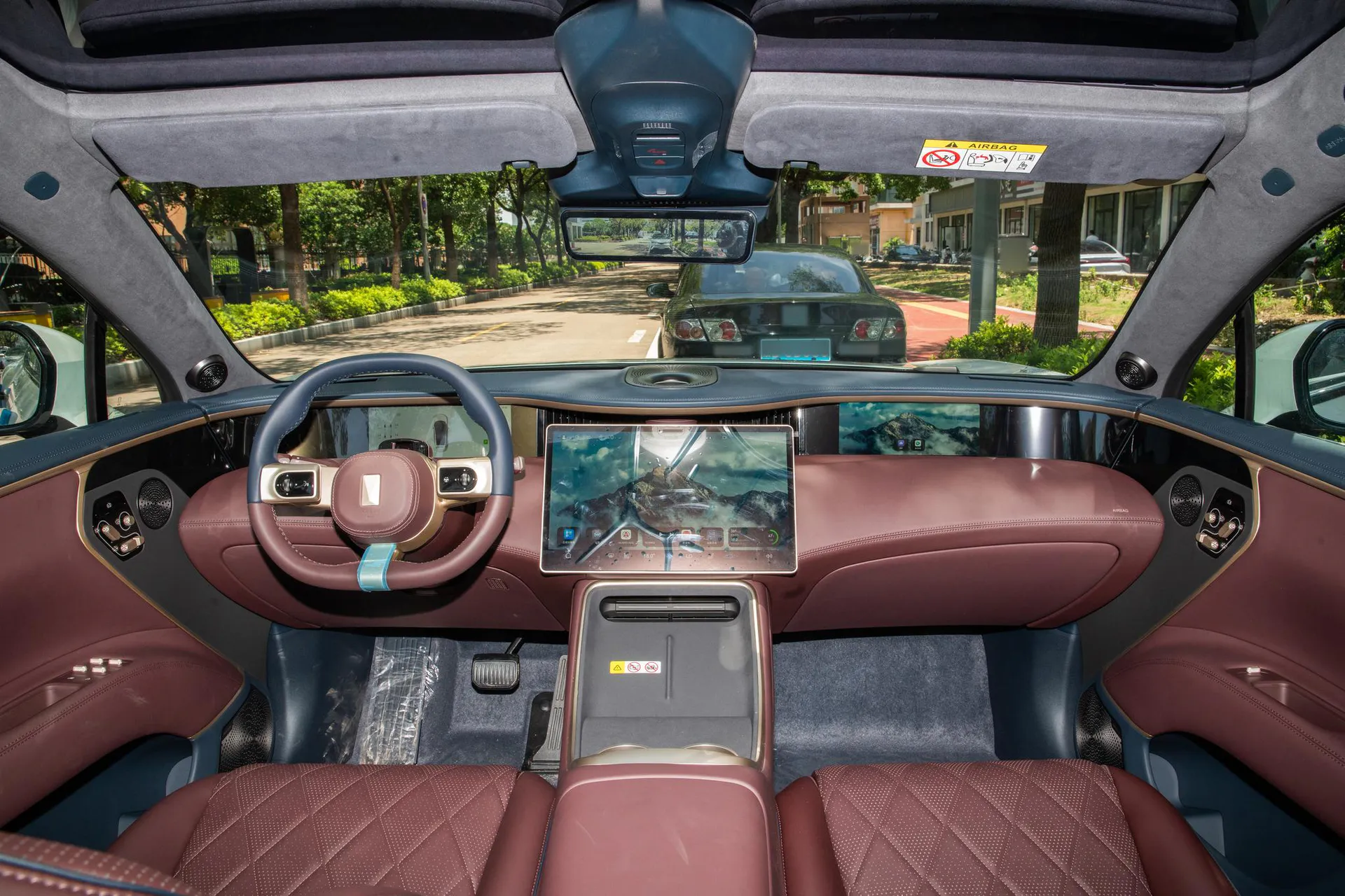  11 Max AWD EV