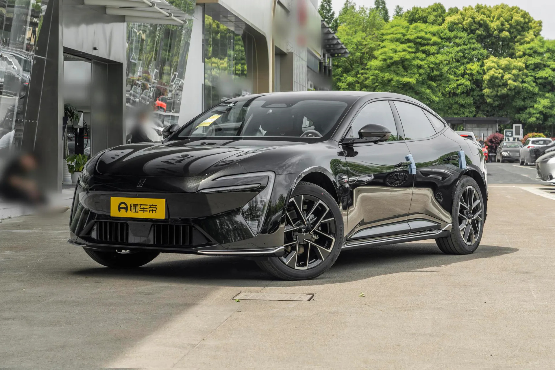 Легковой автомобиль Avatr 06 Pro Pure EV (2025)
