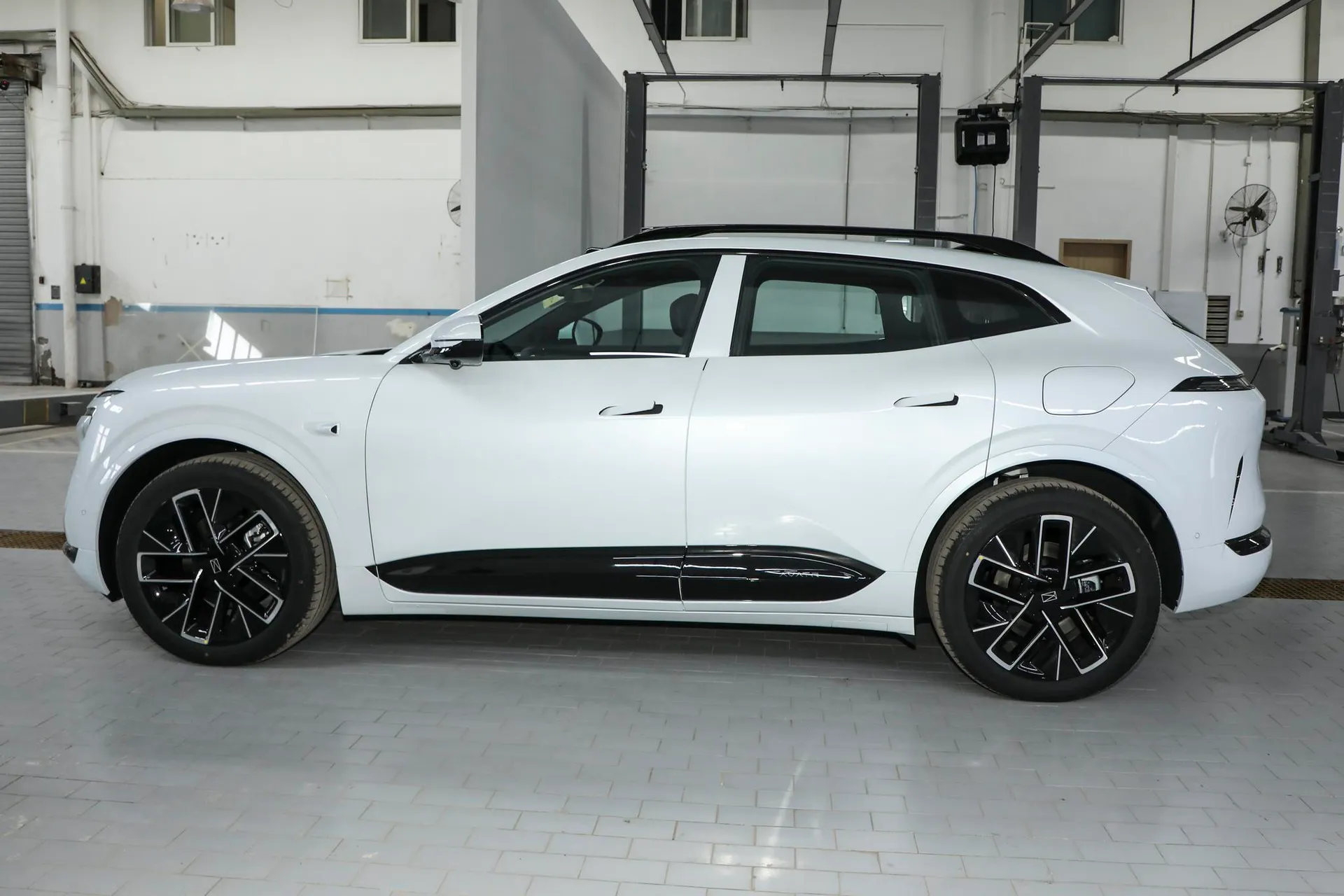  07 Max RWD Pure EV Explorer