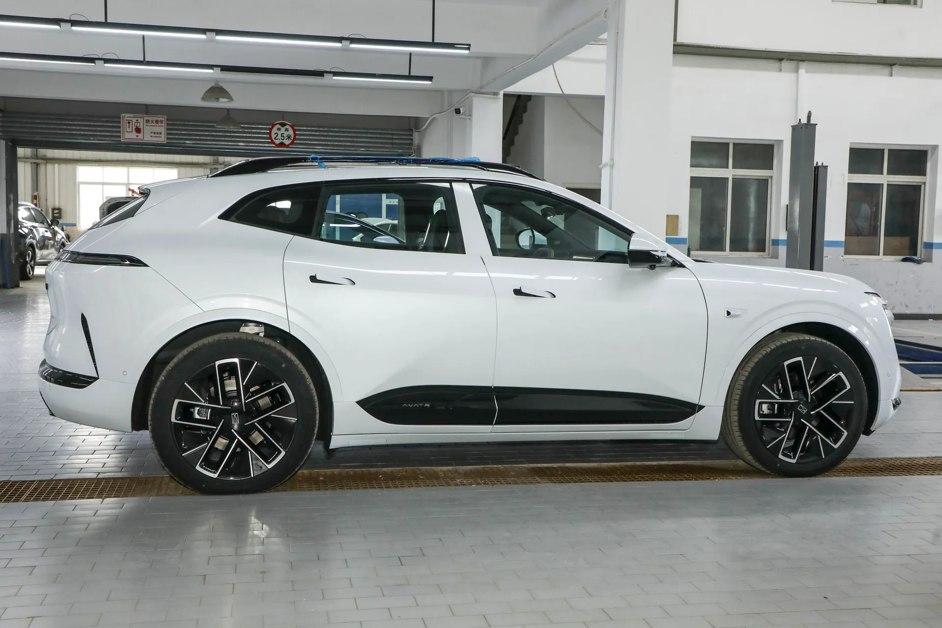  07 Max RWD Pure EV Explorer