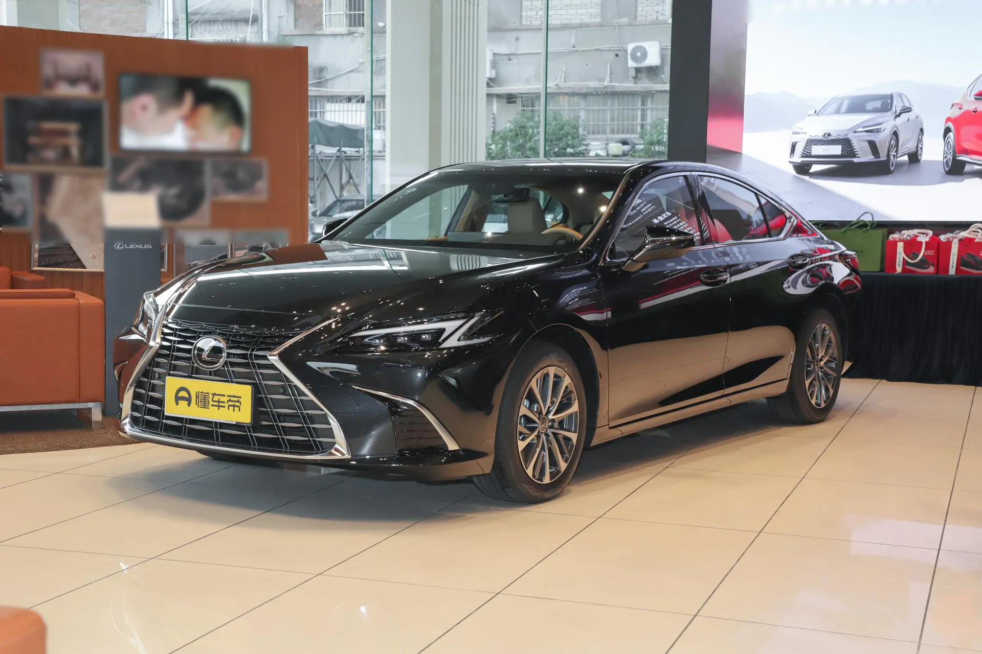 Седан Lexus ES 200 Zhenxiang (2025)