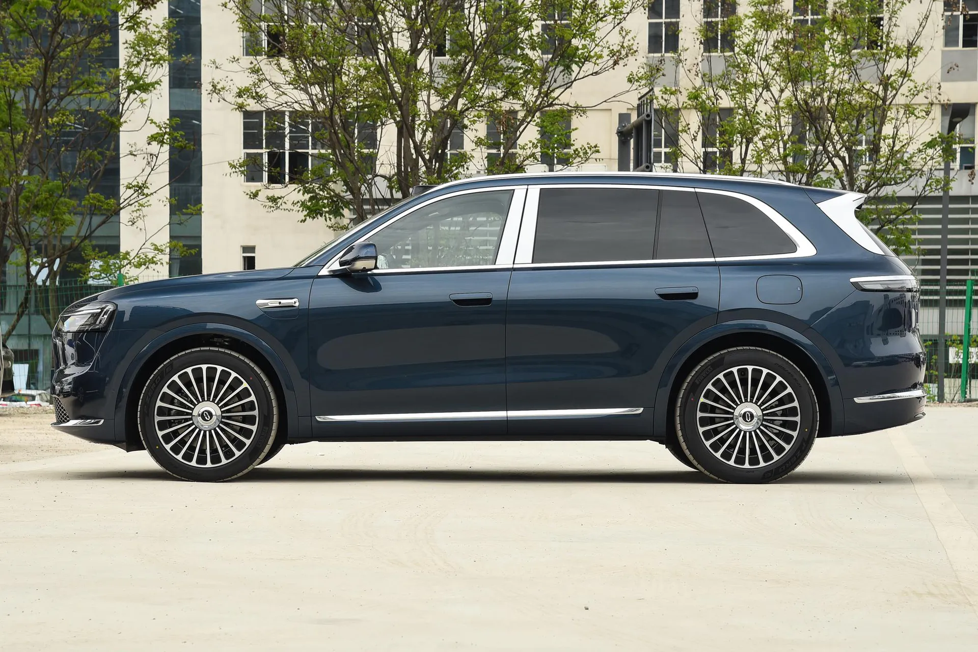  M7 Pure EV Max 5-Seater Long Range (896-Line LiDAR)