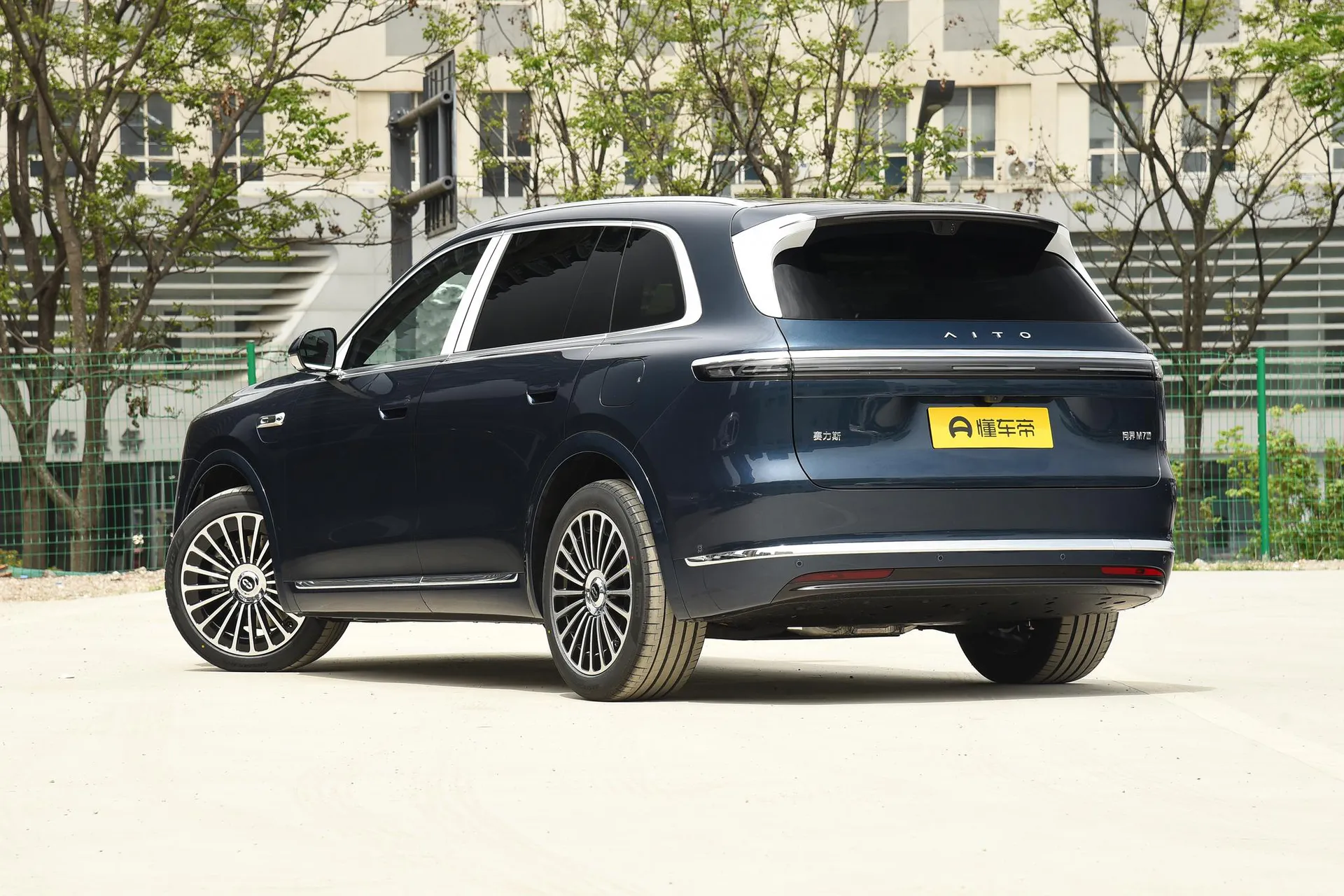  M7 Pure EV Max 5-Seater Long Range (896-Line LiDAR)