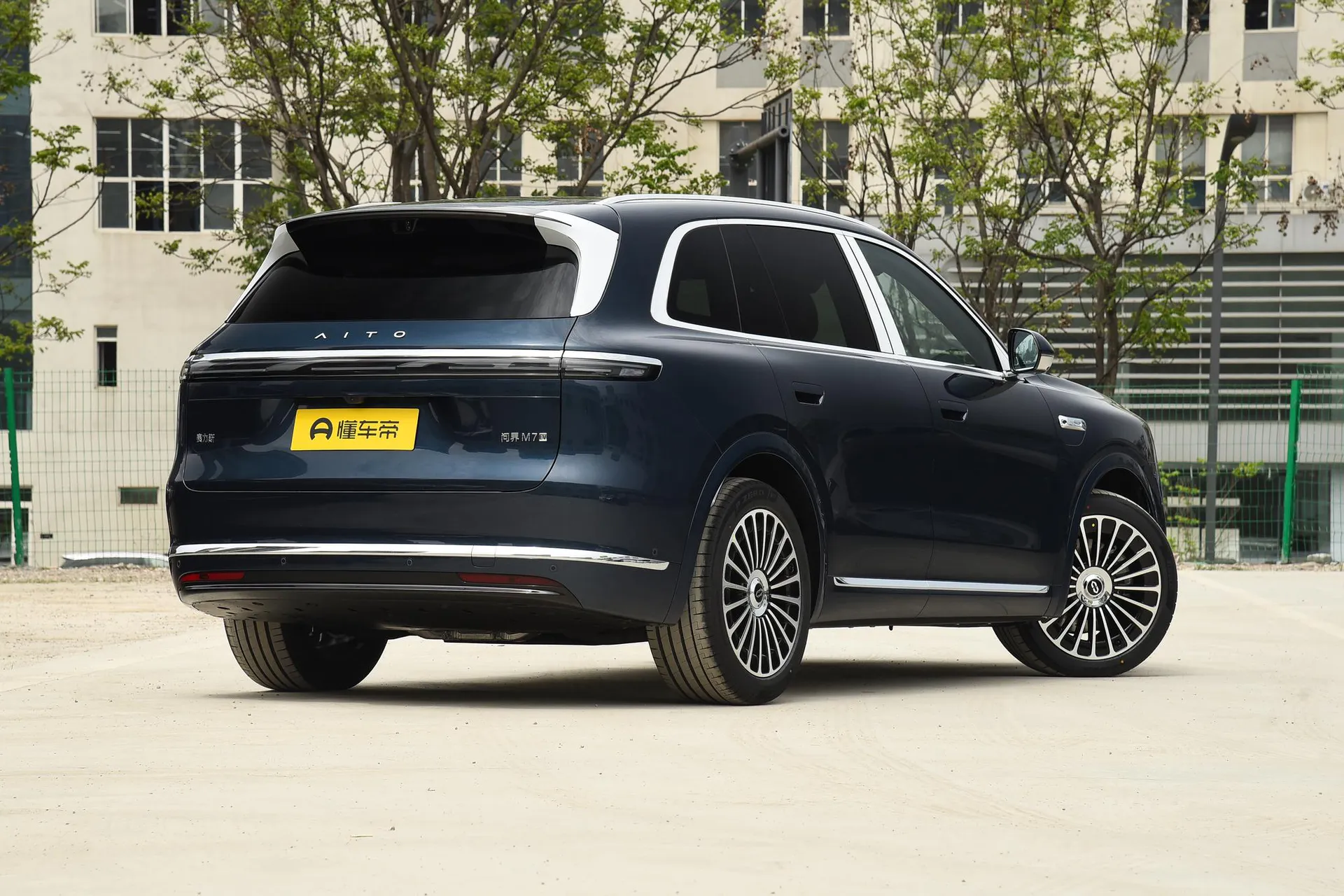  M7 Pure EV Max 5-Seater Long Range (896-Line LiDAR)