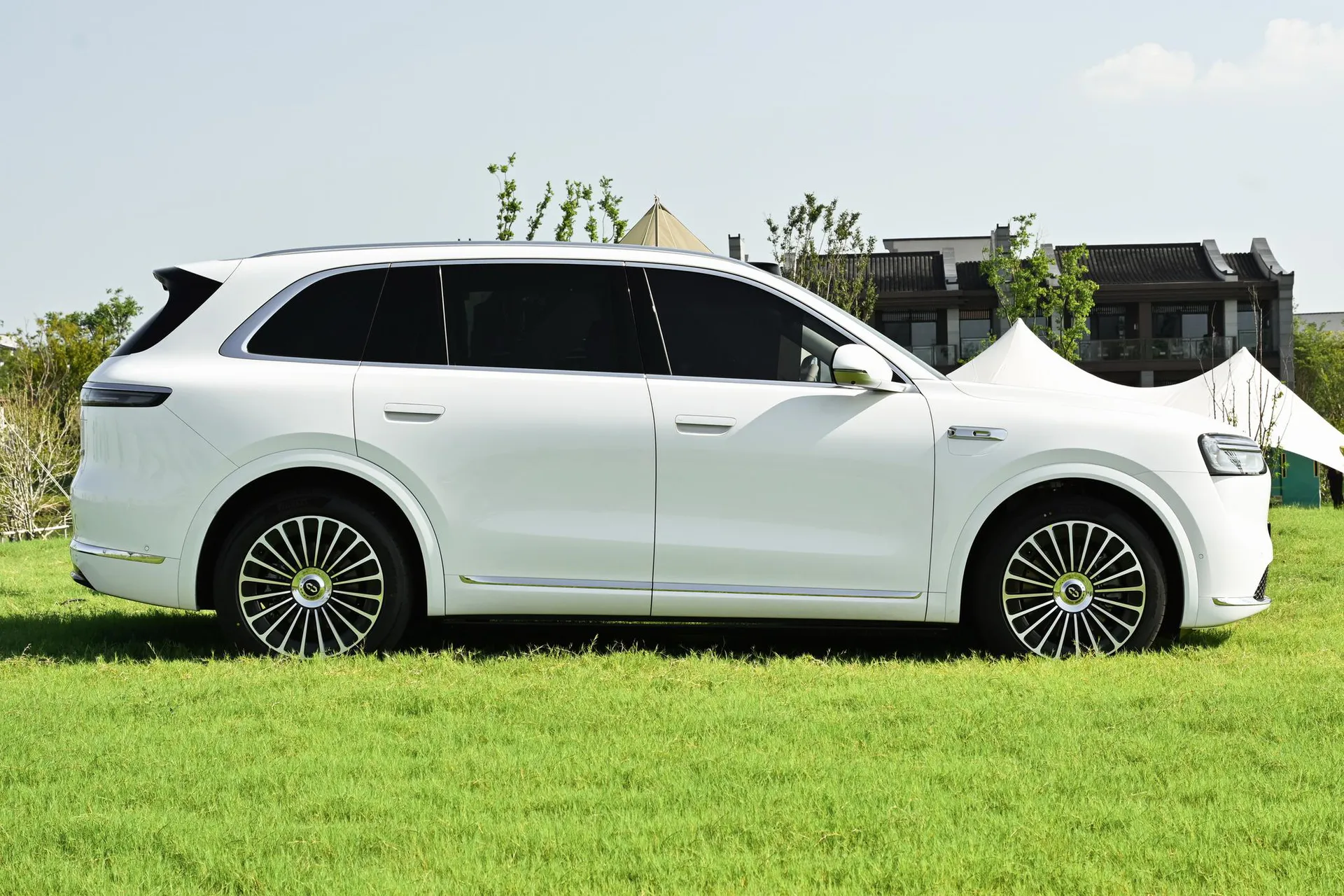 M7 Pure EV Max 6-Seater AWD (192-Line LiDAR)