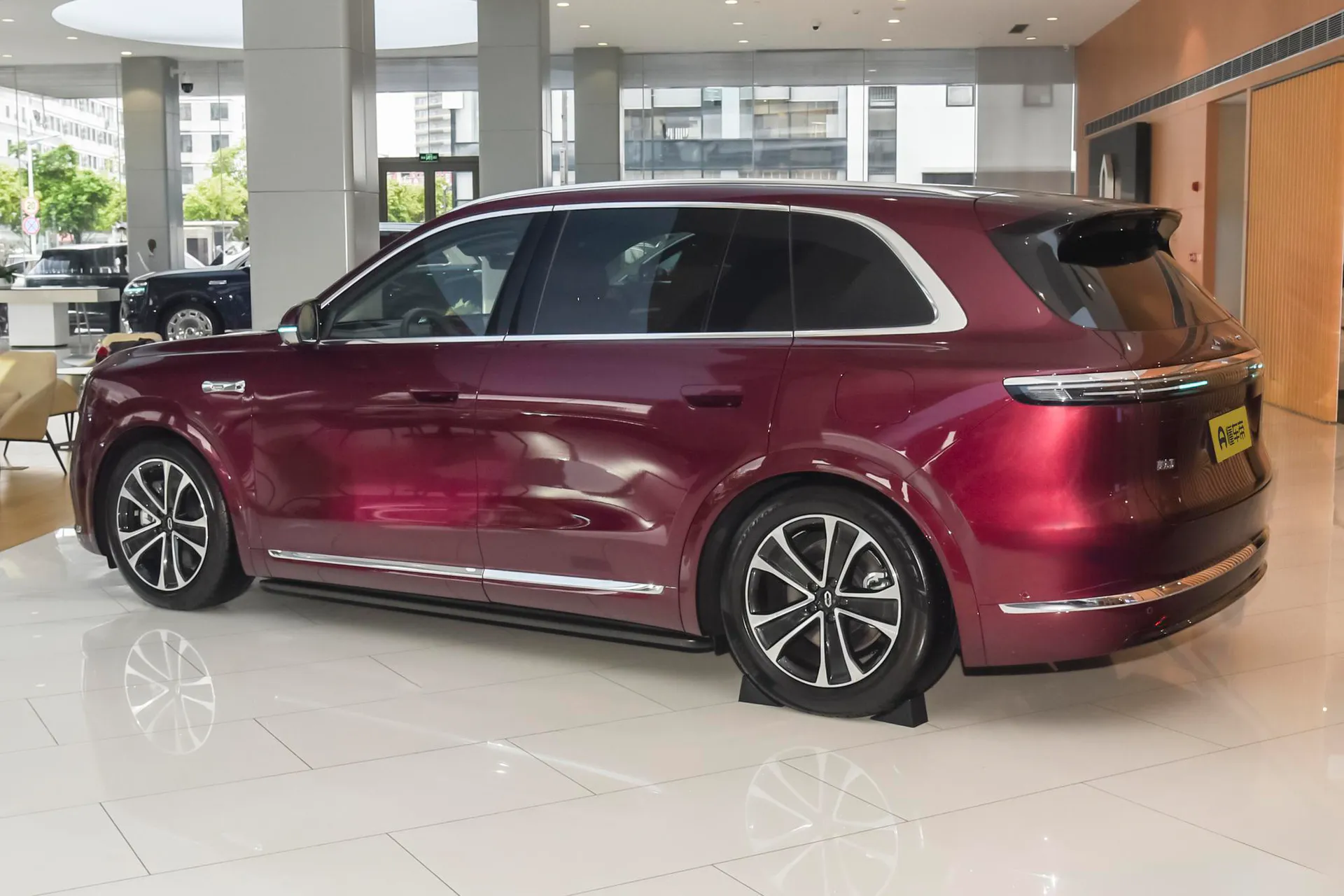  M7 Pure EV Ultra 6-Seater AWD (192-Line LiDAR)