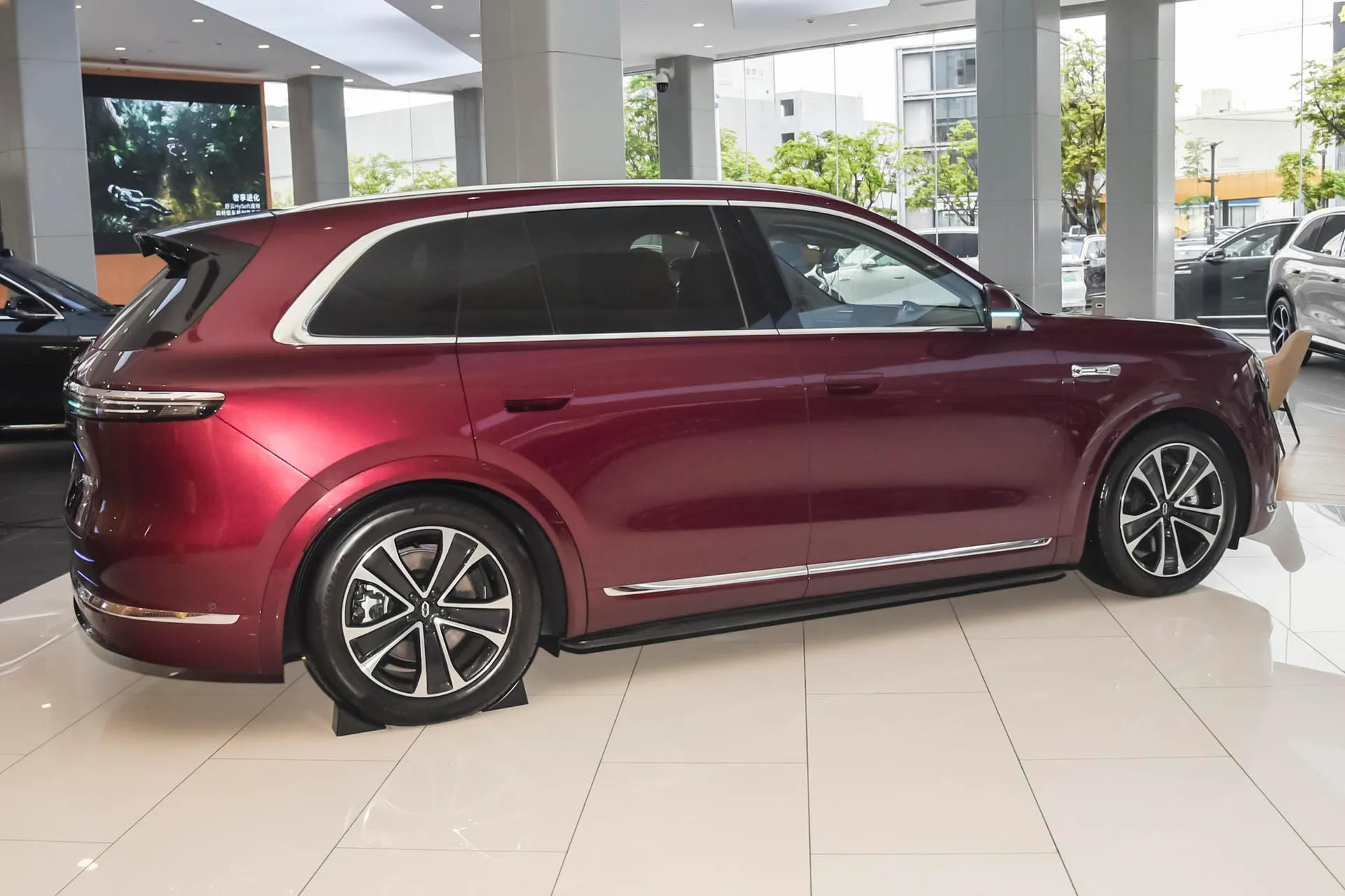  M7 Pure EV Ultra 6-Seater AWD (192-Line LiDAR)