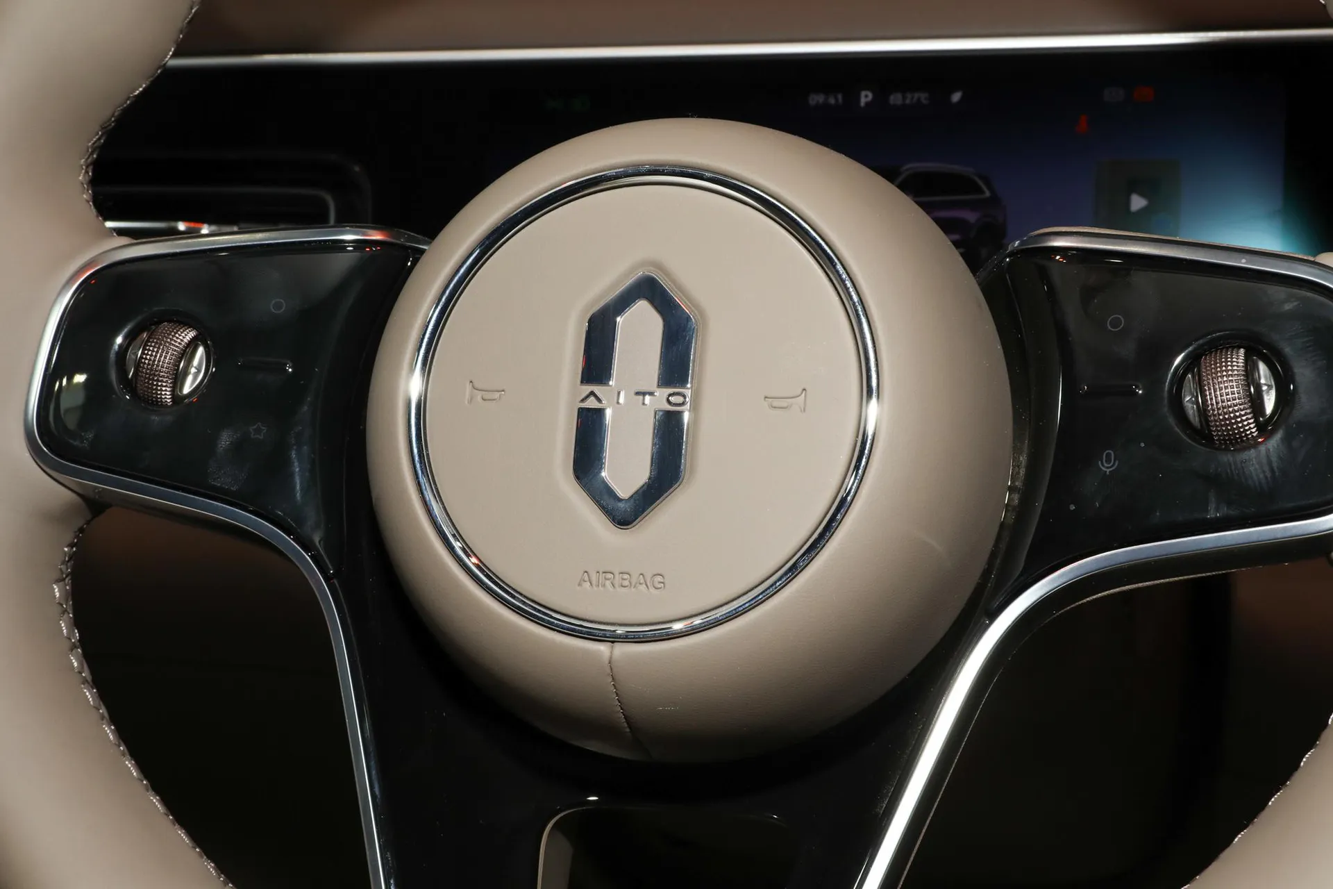  M7 Pure EV Ultra 6-Seater AWD (896-Line LiDAR)