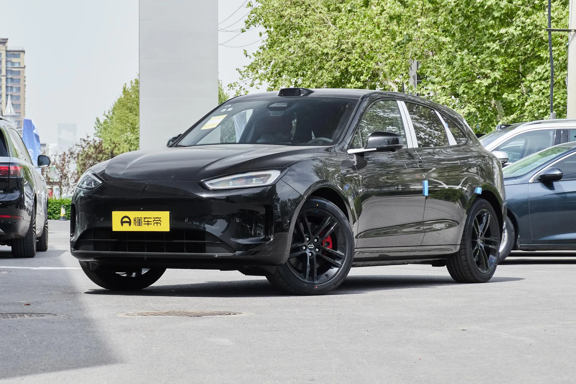 Внедорожник AITO M5 Range Extender Ultra RWD (2025)
