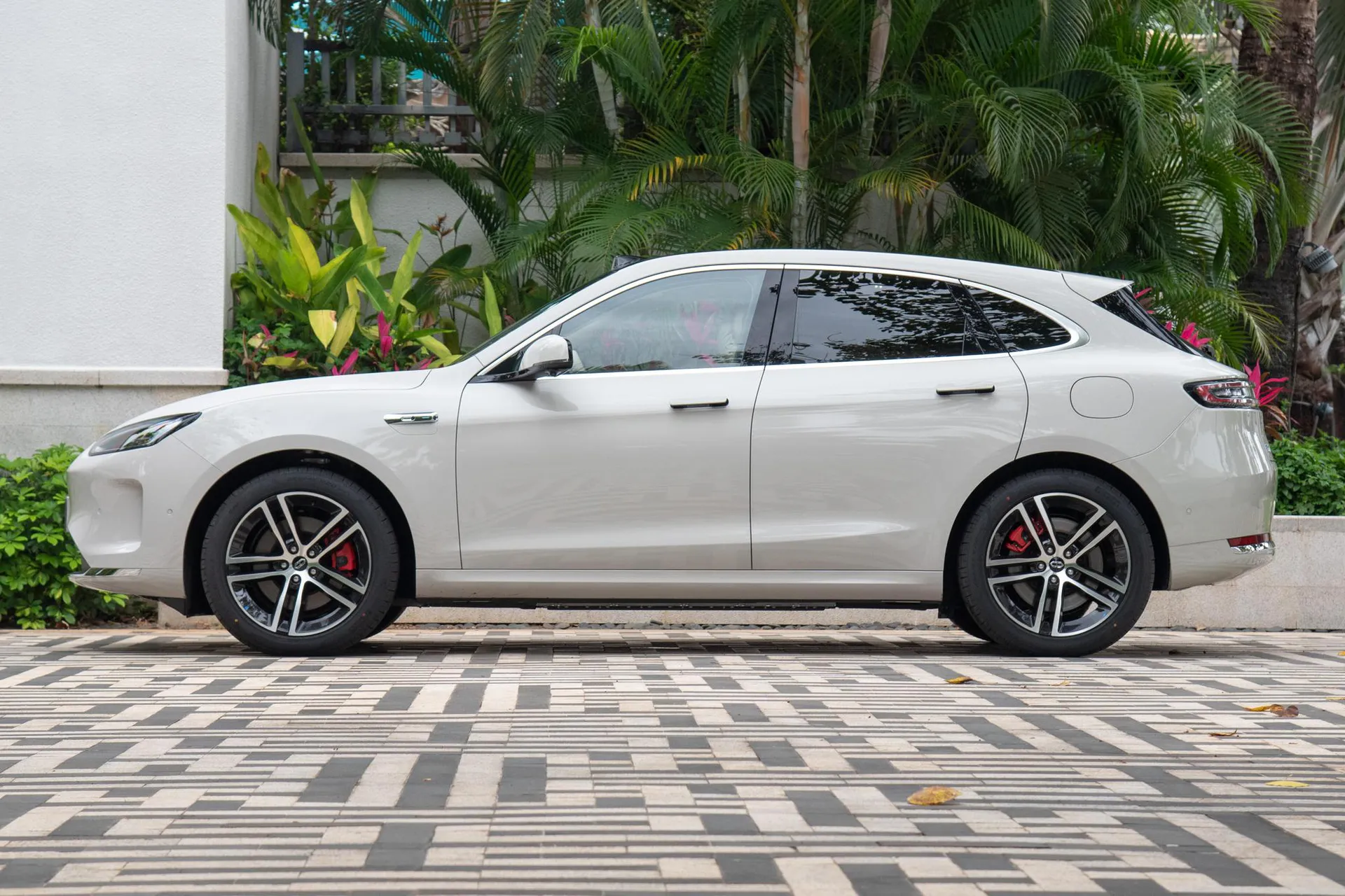  M5 Range Extender Ultra RWD