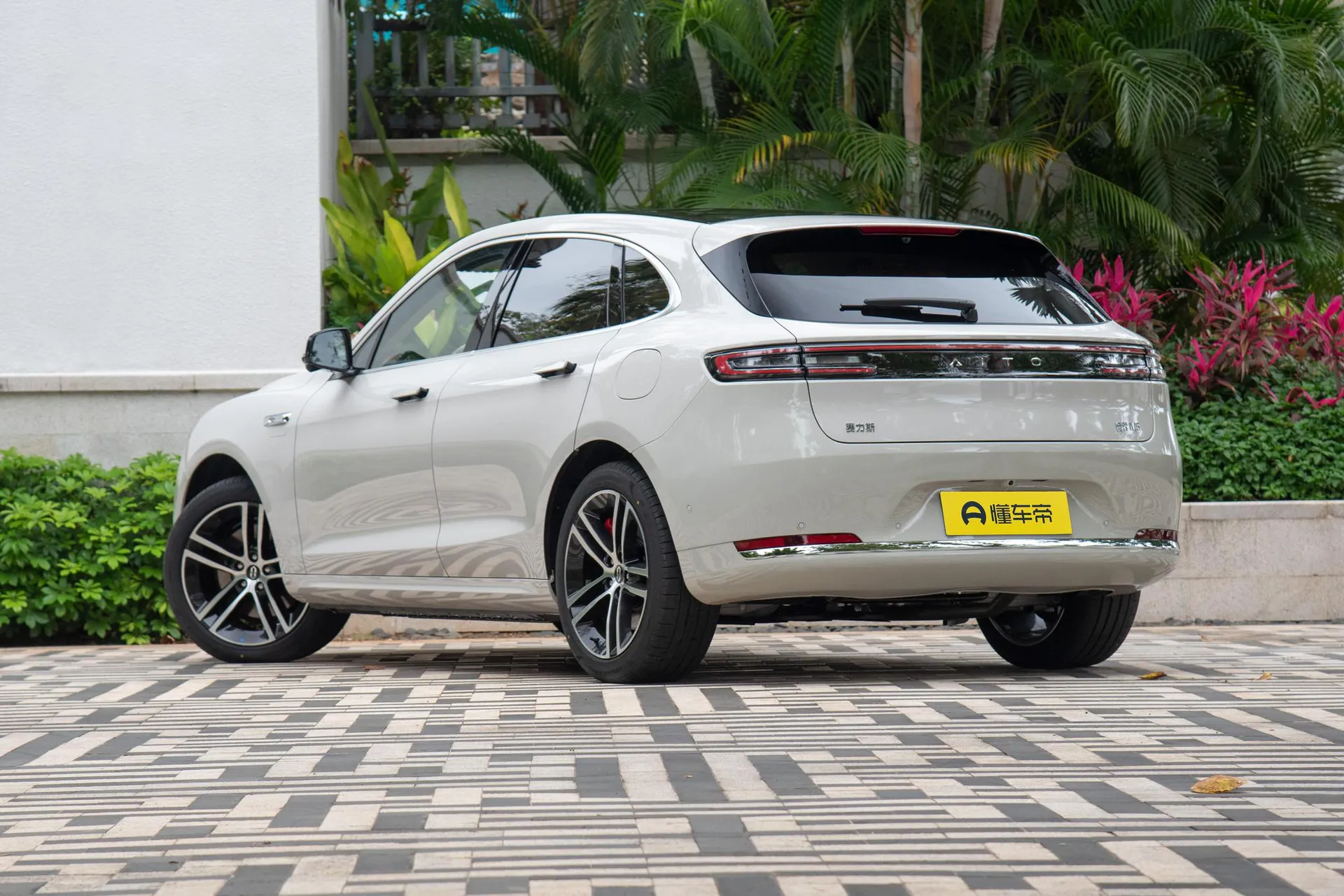  M5 Range Extender Ultra RWD