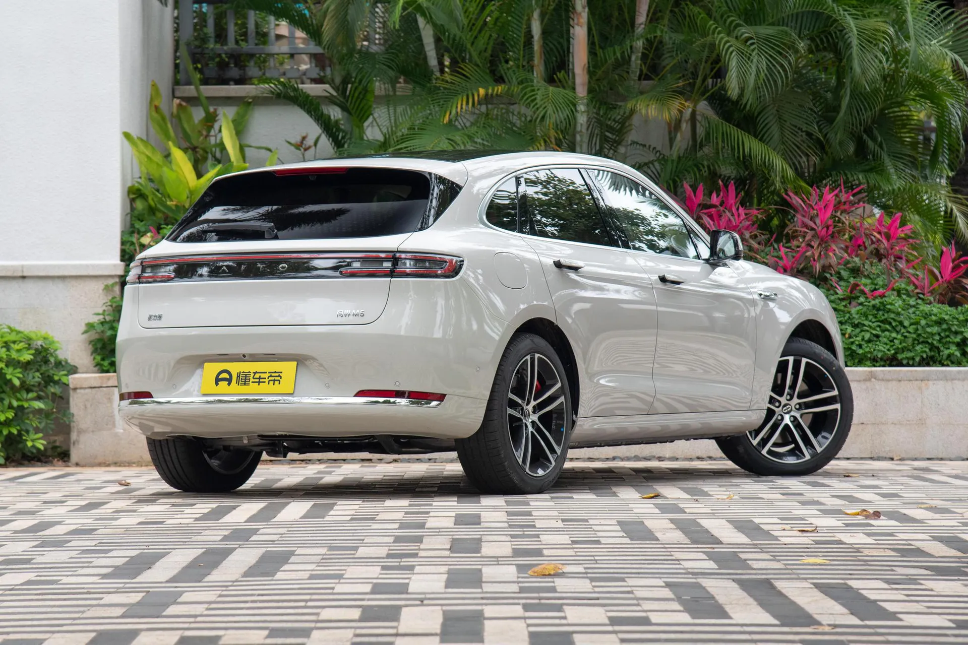  M5 Range Extender Ultra RWD