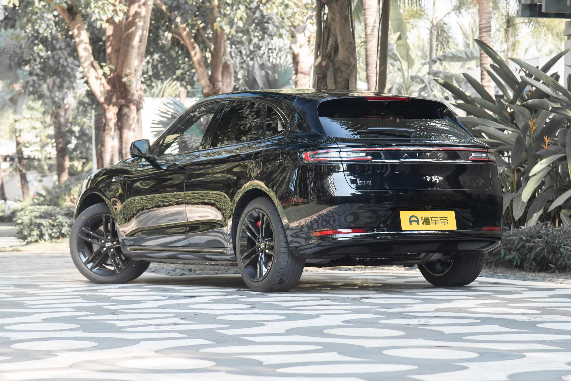  M5 Range Extender Ultra AWD