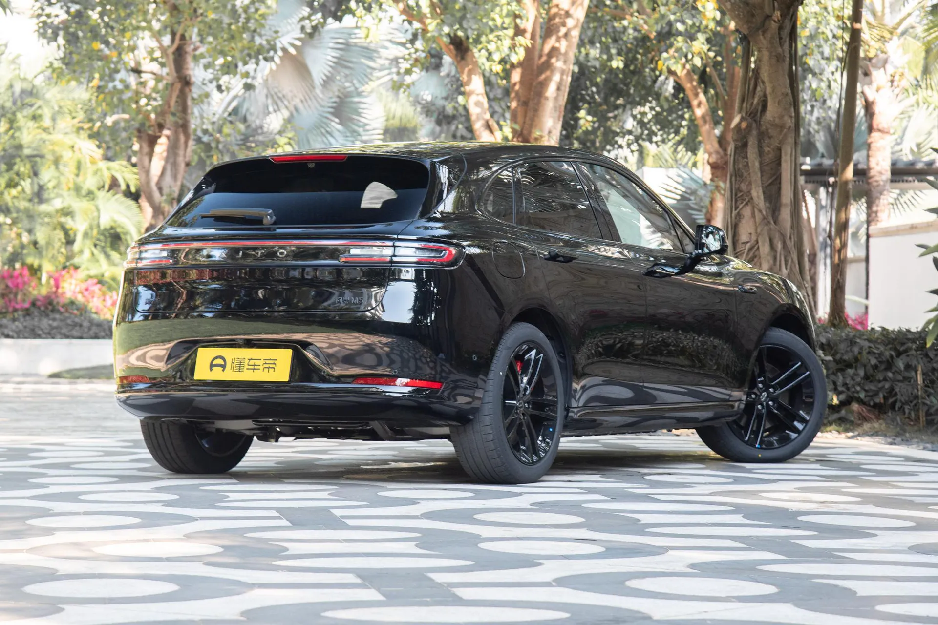  M5 Range Extender Ultra AWD