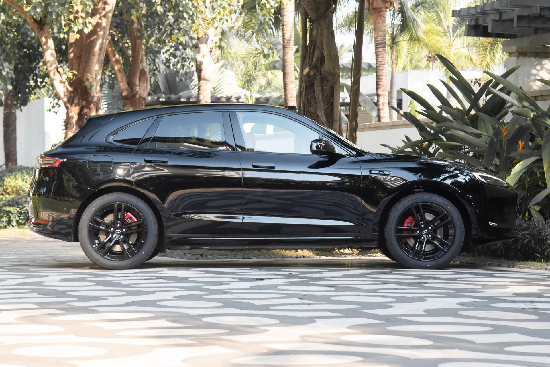  M5 Range Extender Ultra AWD