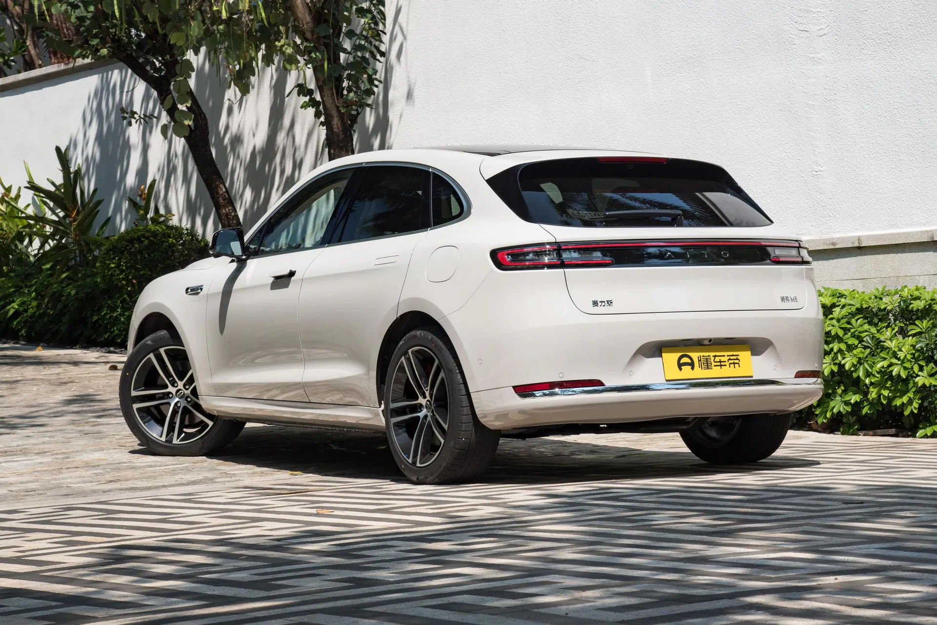  M5 Range Extender Ultra AWD