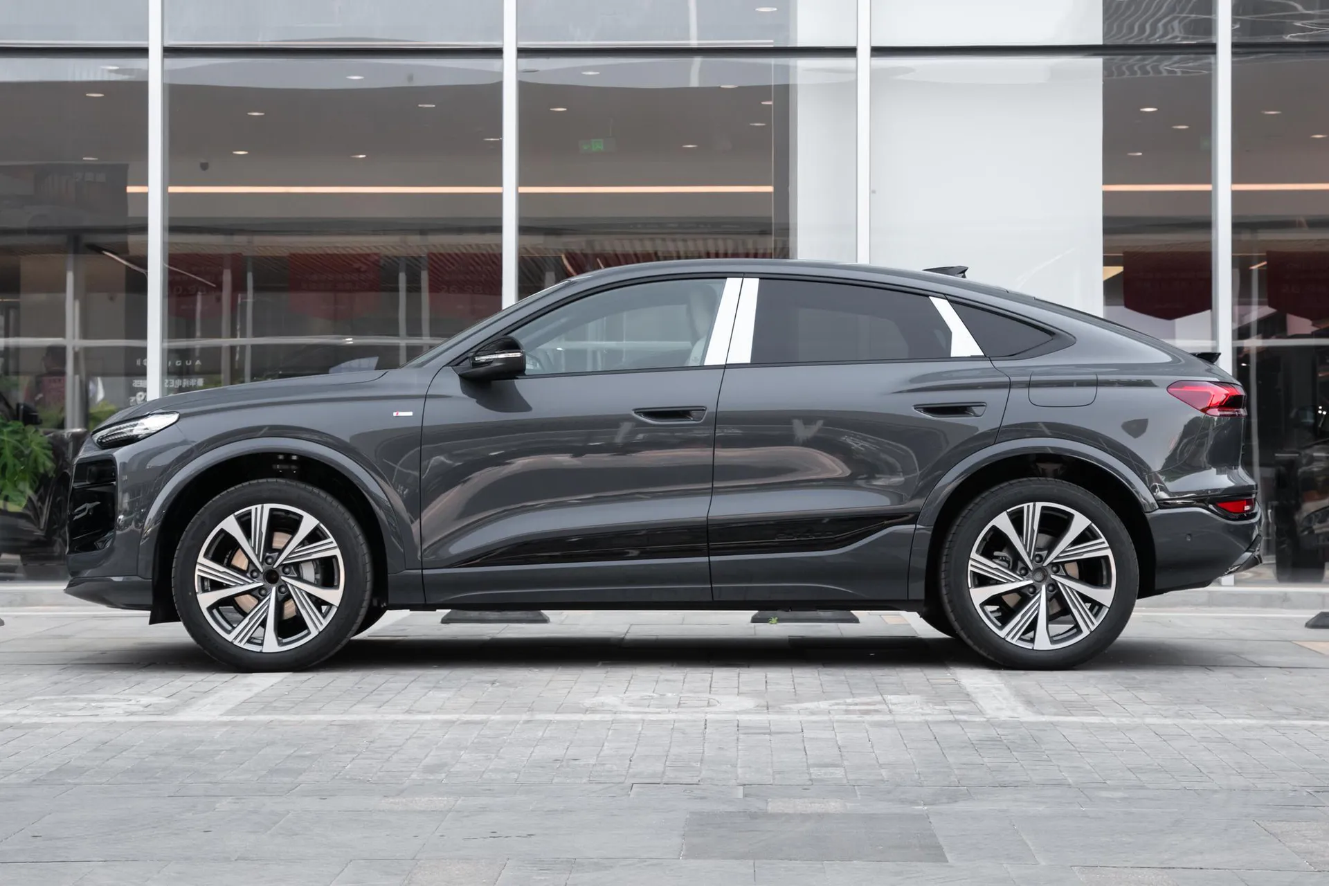  Q6L Sportback e-tron Long Range