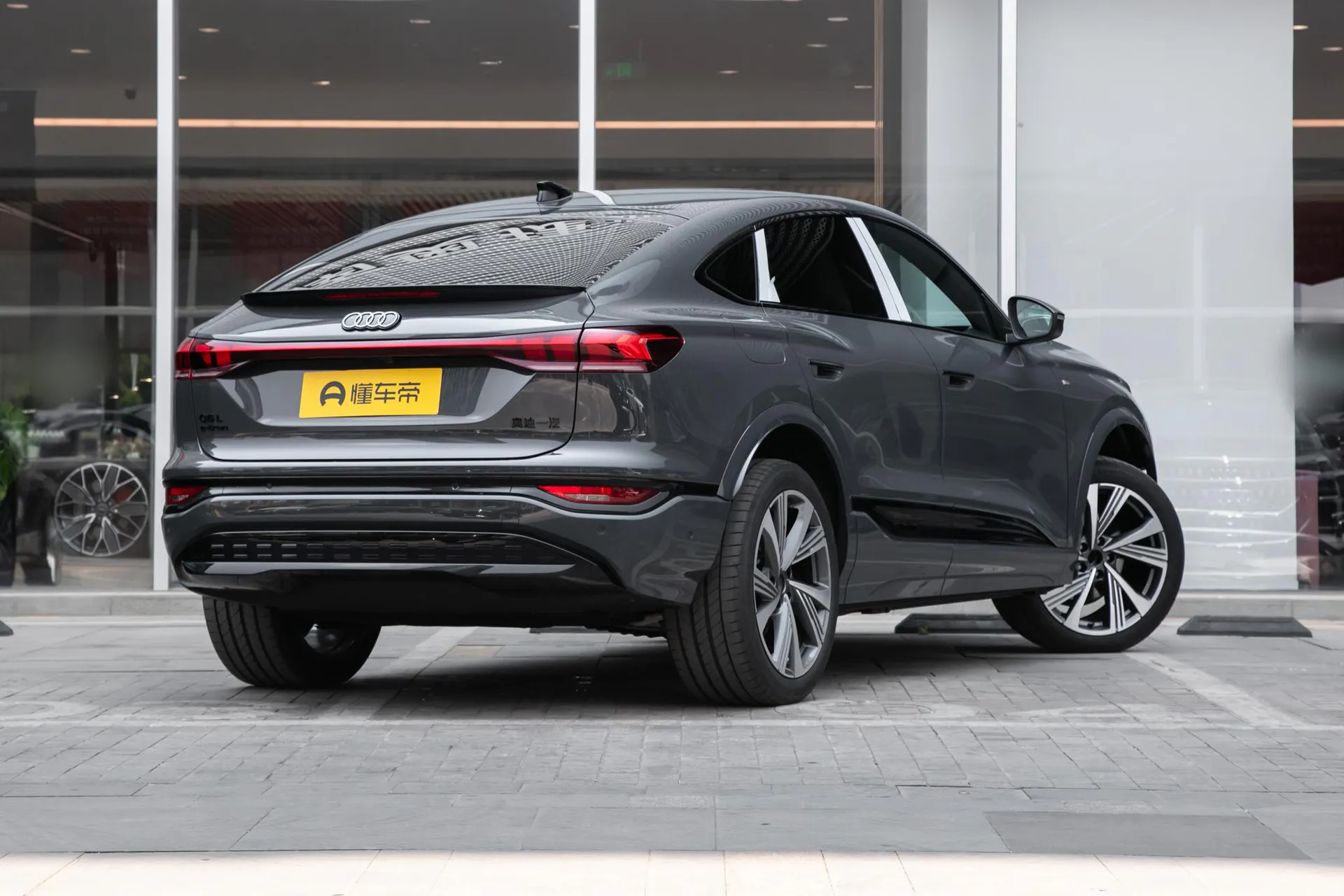 Q6L Sportback e-tron Long Range