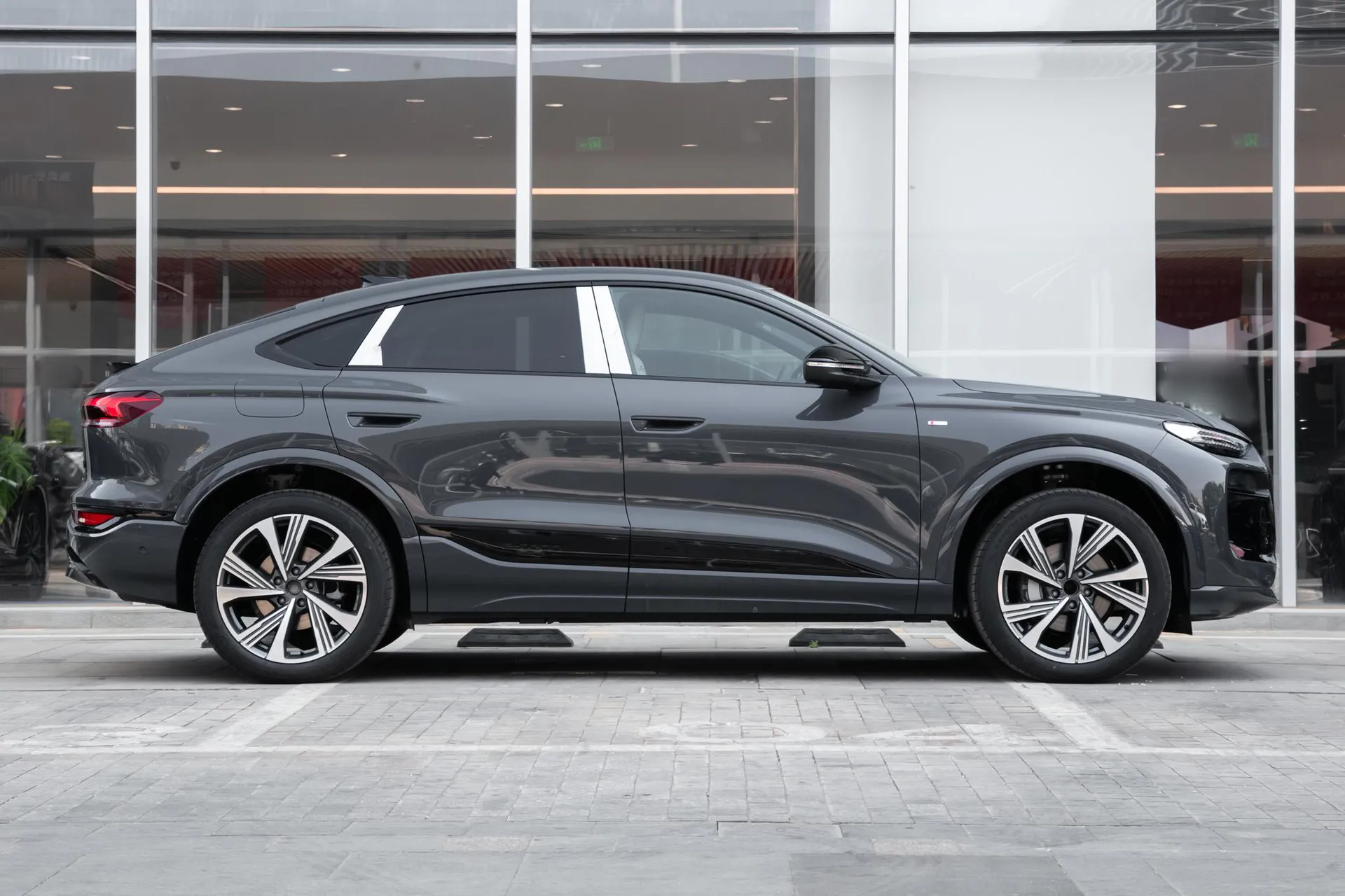  Q6L Sportback e-tron Long Range