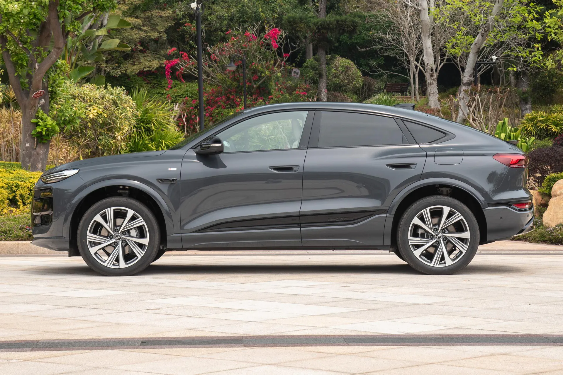  Q6L Sportback e-tron quattro Qiankun ADS