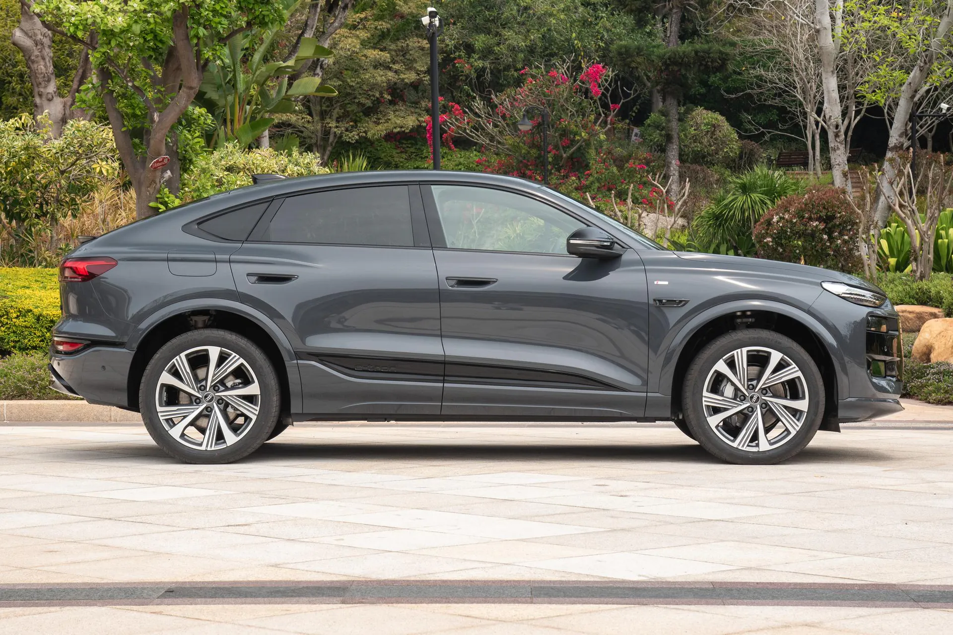  Q6L Sportback e-tron quattro Qiankun ADS