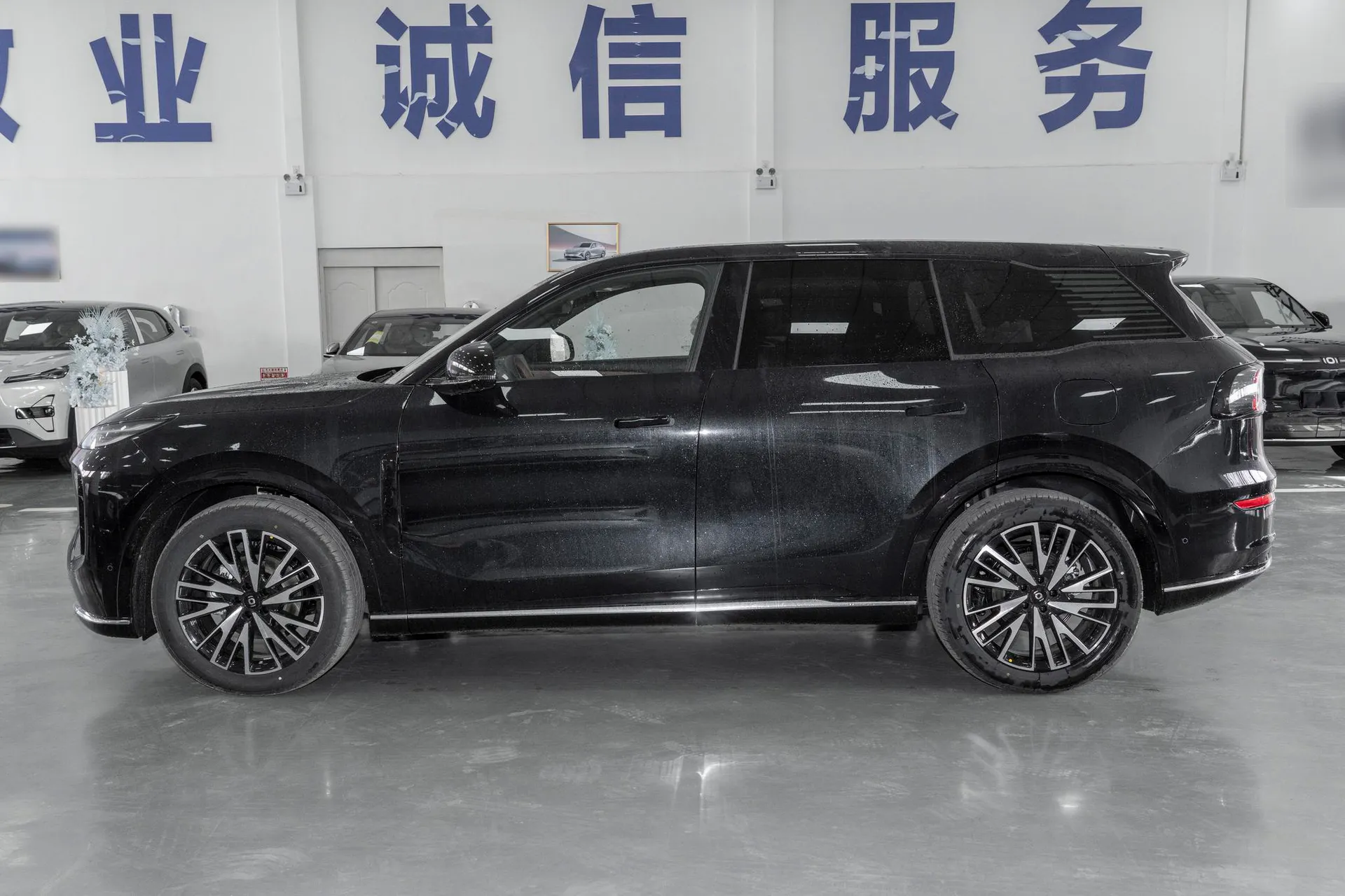  Q07 215 Flagship