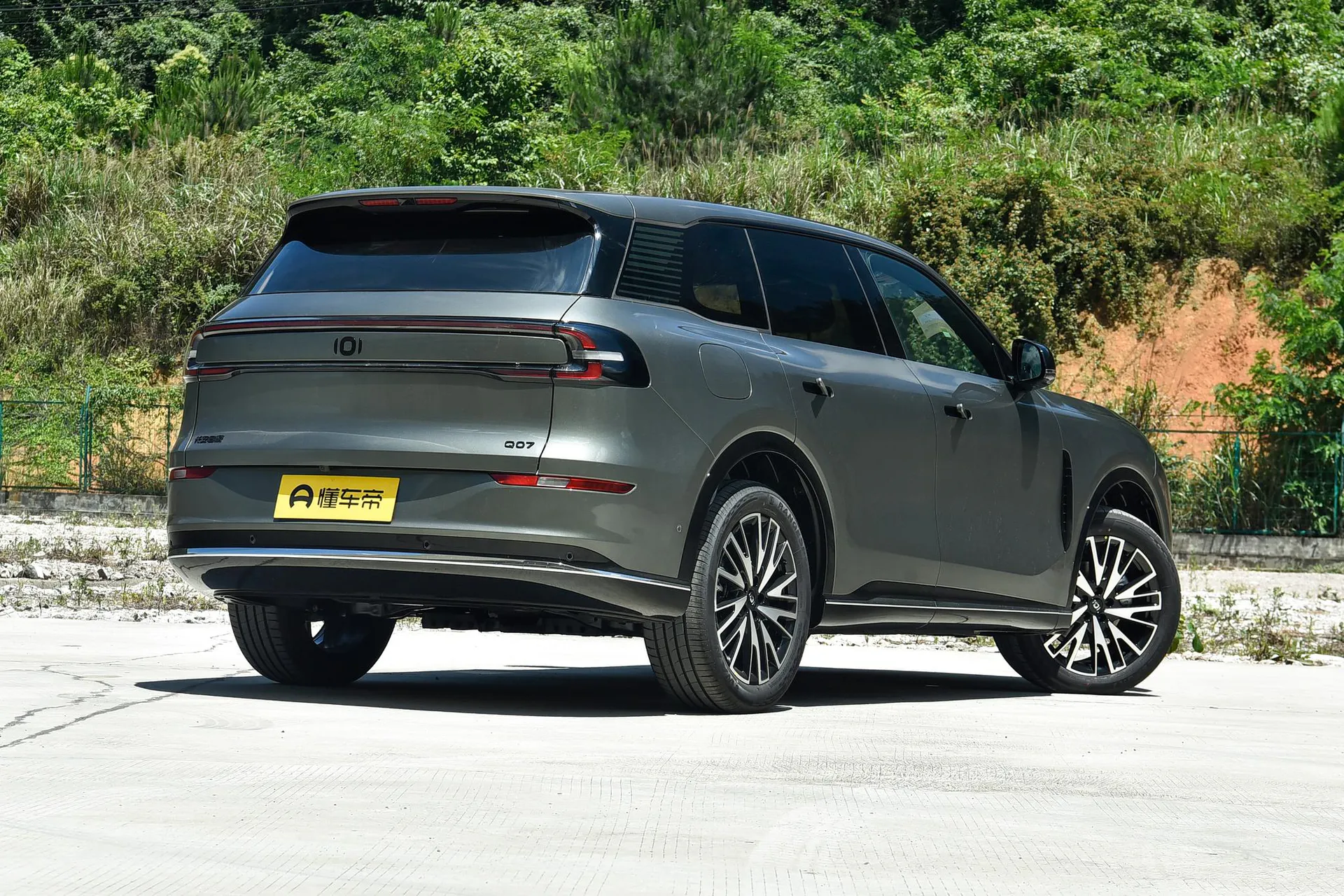  Q07 215 Flagship