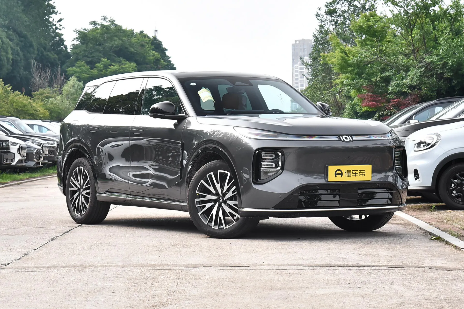  Q07 215 Flagship