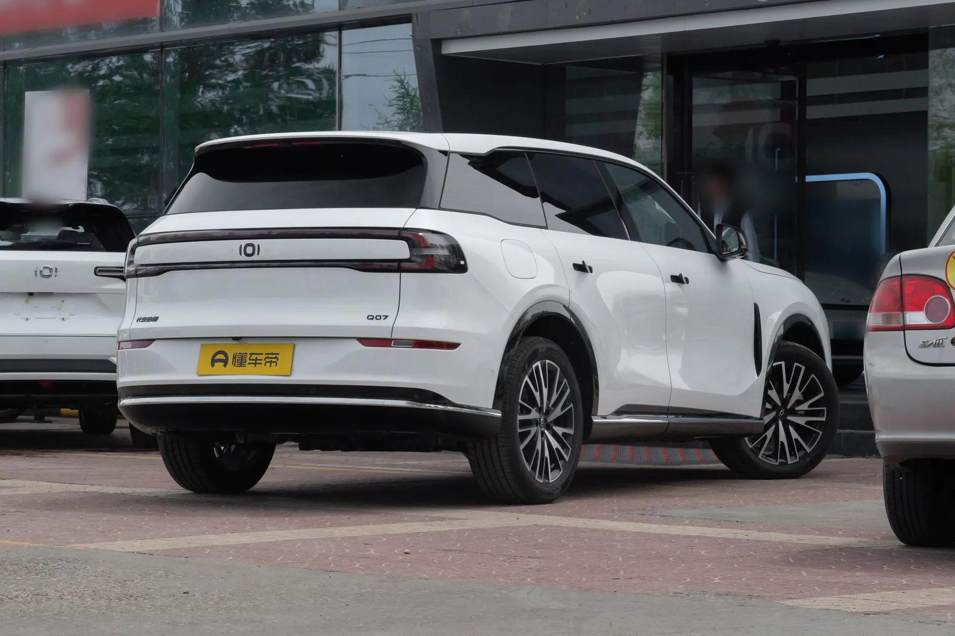  Q07 215 Flagship