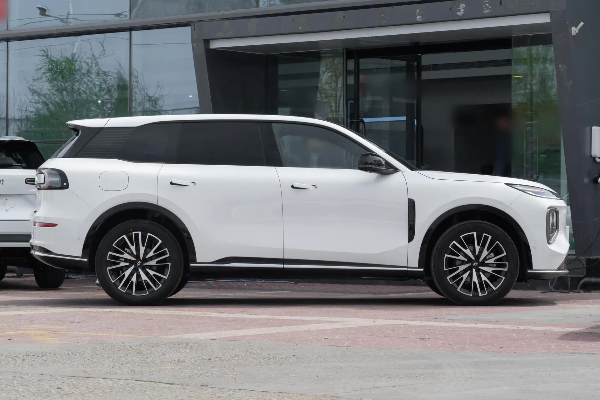  Q07 215 Flagship