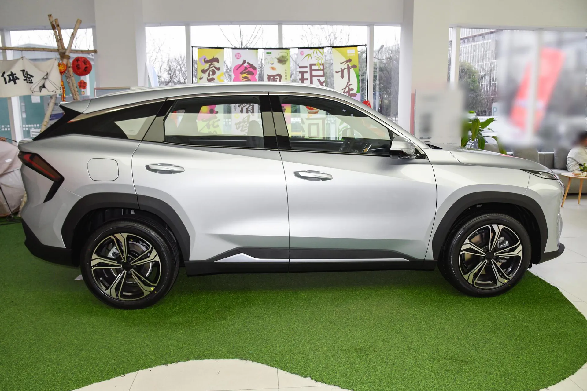  L7 1.5L EM-i 115km Discovery+