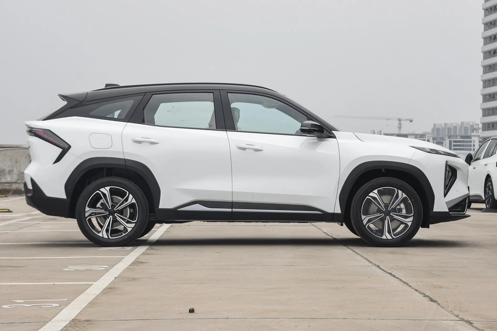  L7 1.5L EM-i 115km Discovery+