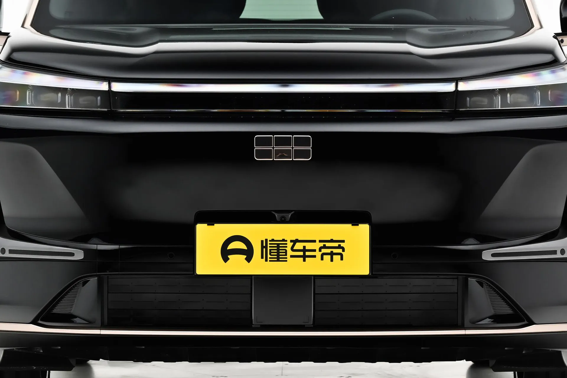  M9 210km AWD Black Gold Zhiyao