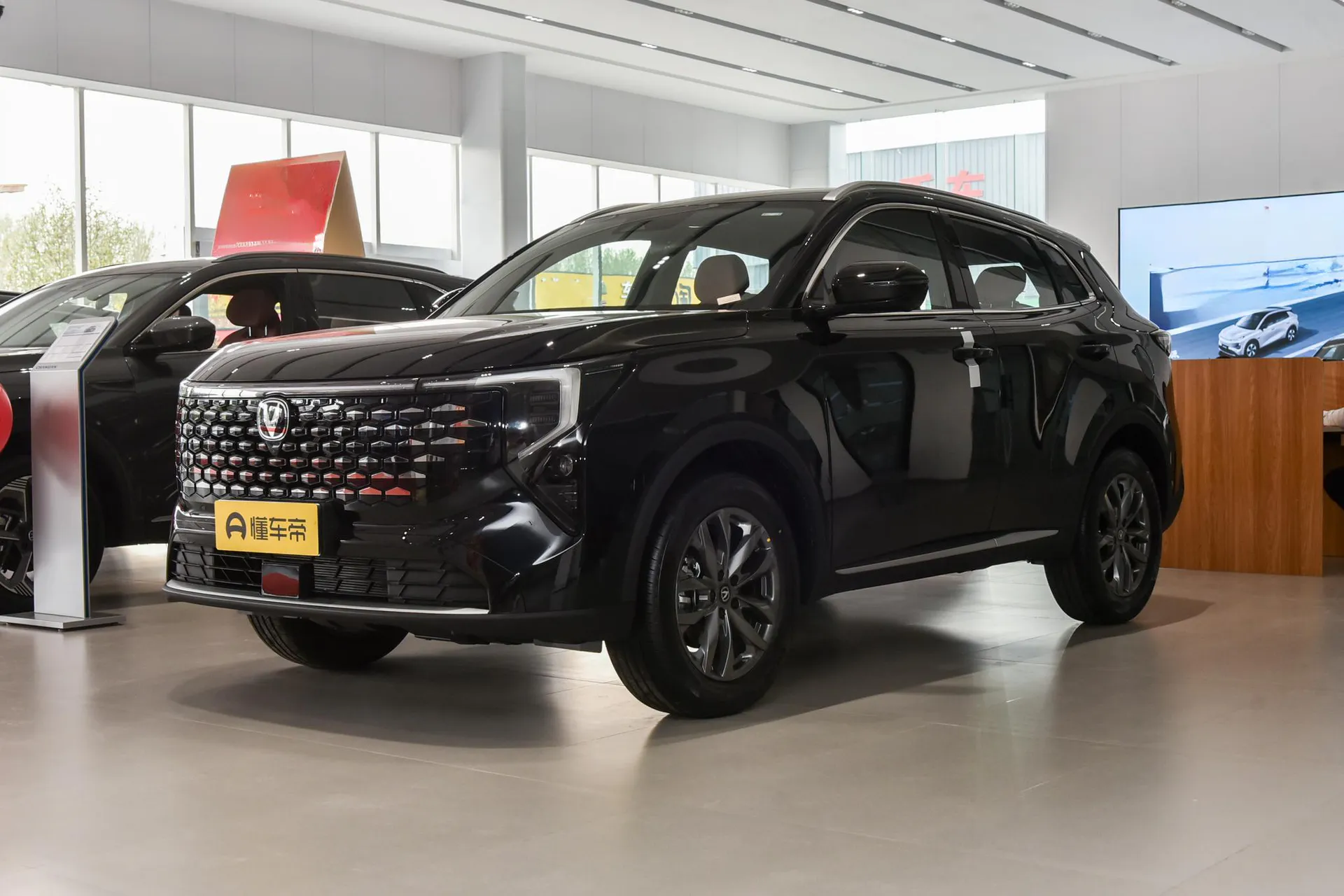  CS55 PLUS Fourth Generation New Blue Whale 1.5T Leading