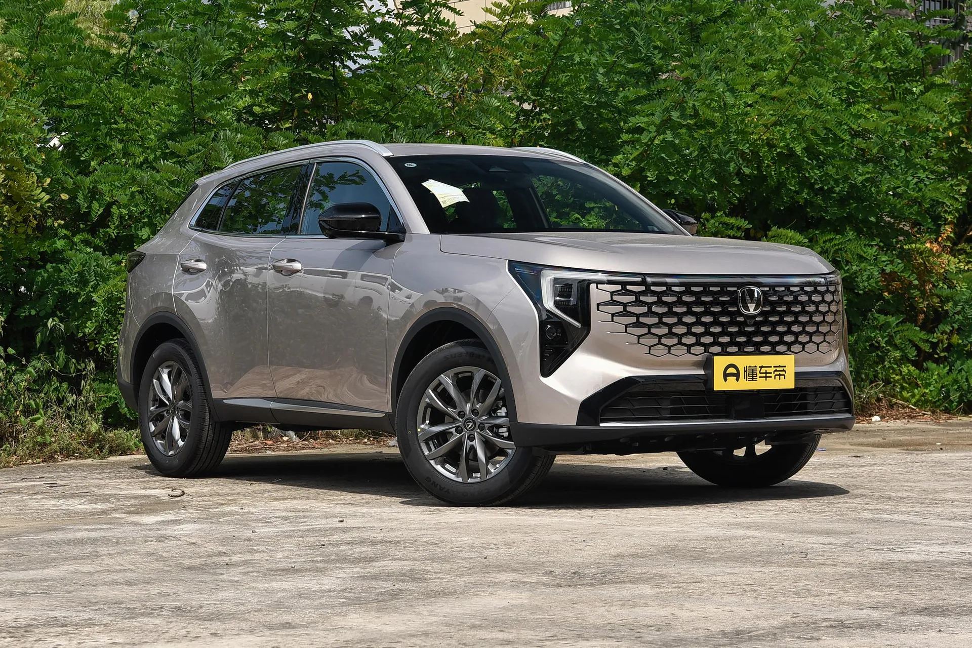  CS55 PLUS Fourth Generation New Blue Whale 1.5T Leading