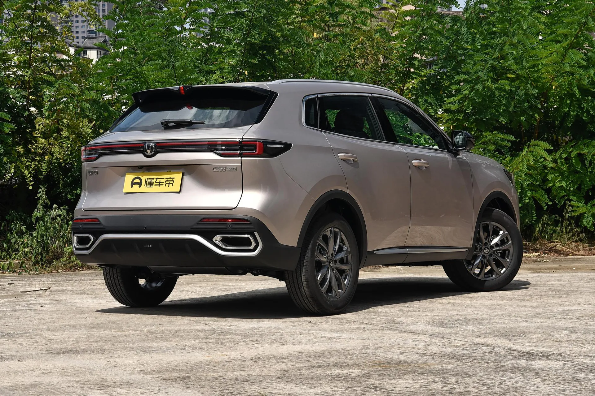 CS55 PLUS Fourth Generation New Blue Whale 1.5T Leading