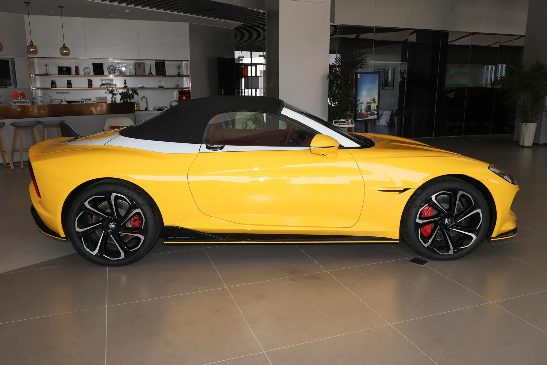  Cyberster 520km Legend AWD