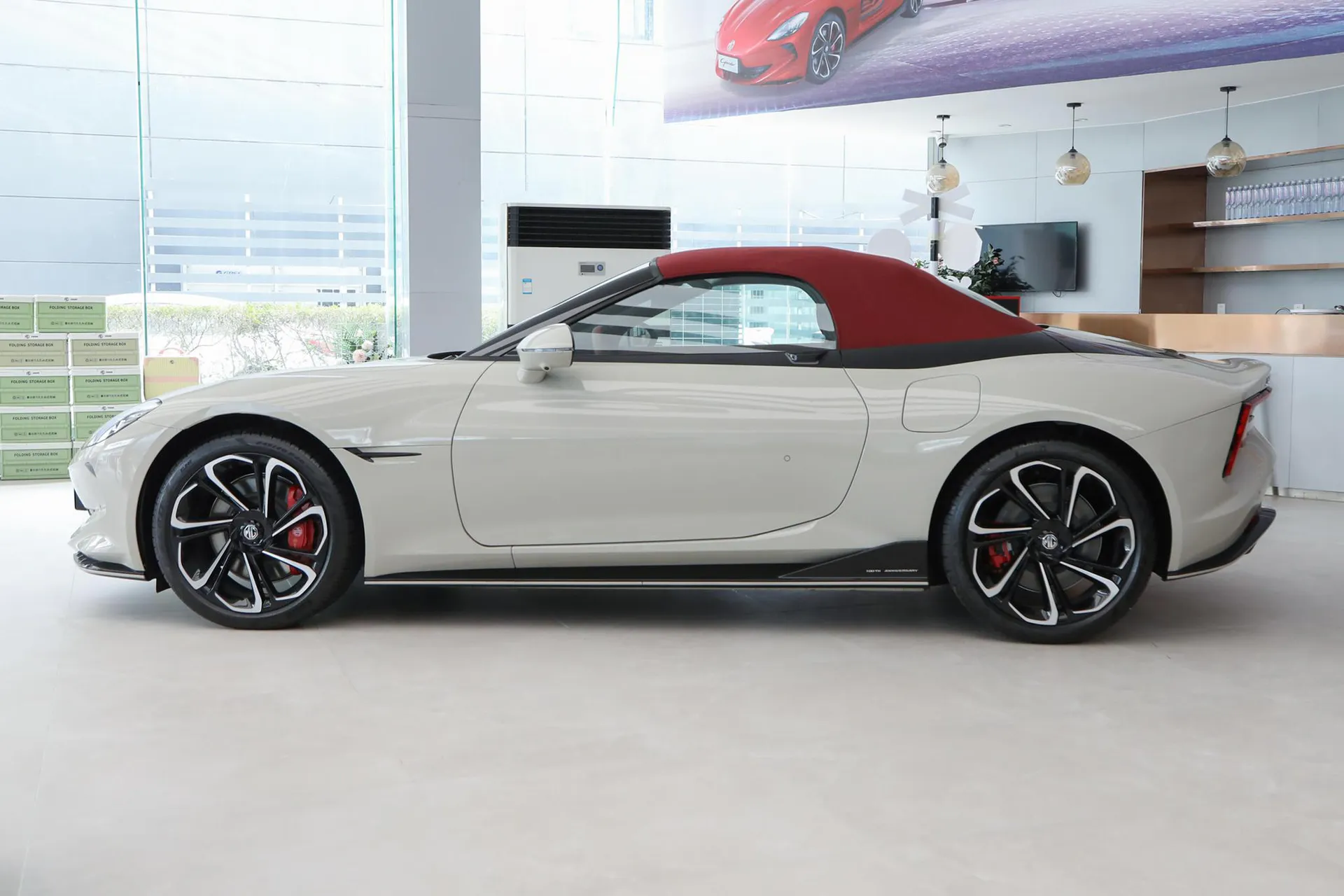  Cyberster 520km Legend AWD Red Canopy