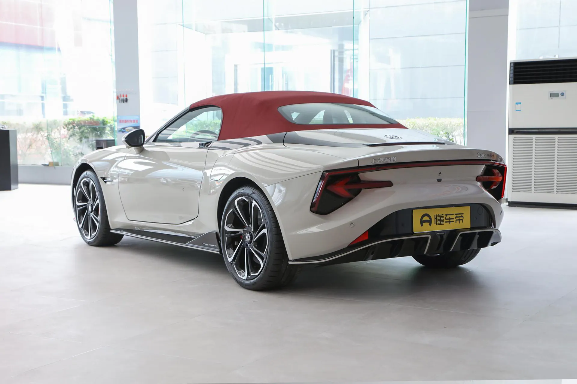  Cyberster 520km Legend AWD Red Canopy