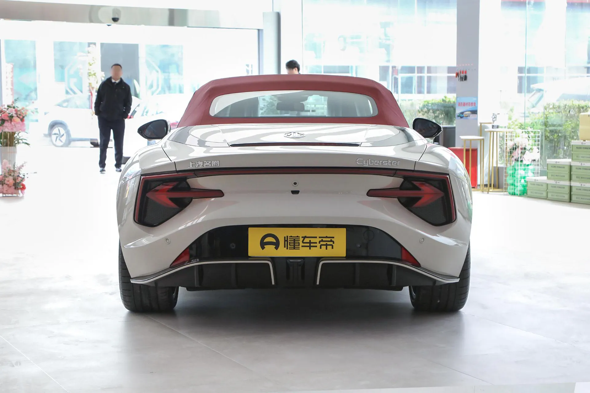 Cyberster 520km Legend AWD Red Canopy