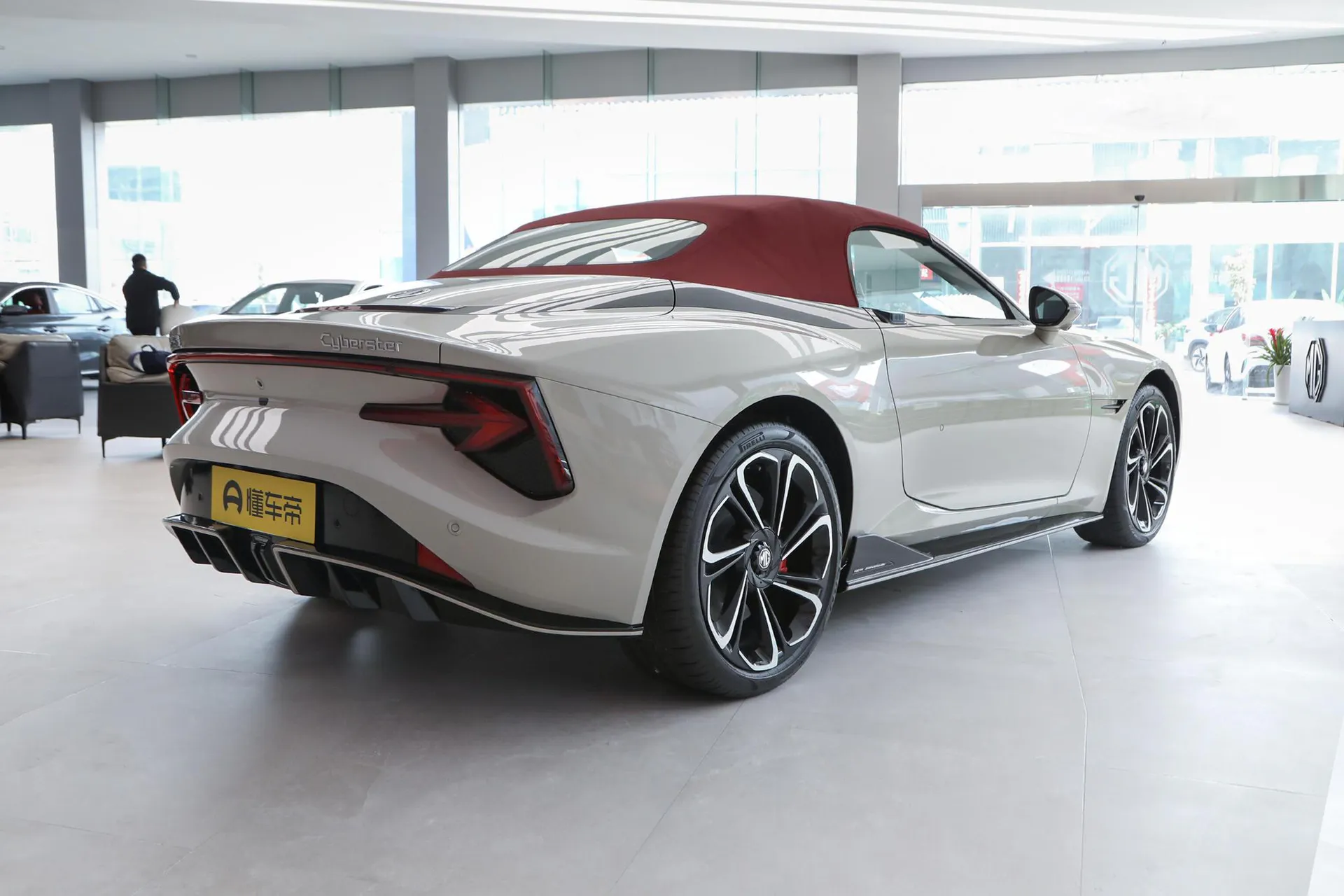  Cyberster 520km Legend AWD Red Canopy