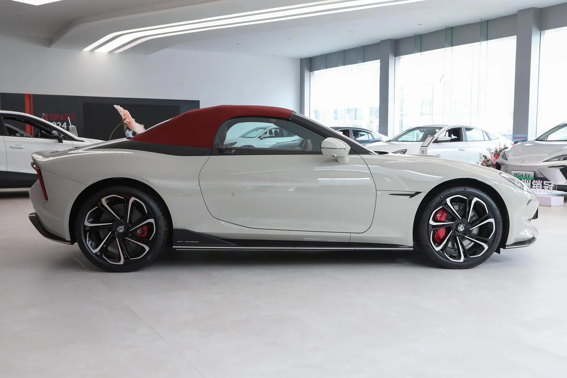  Cyberster 520km Legend AWD Red Canopy